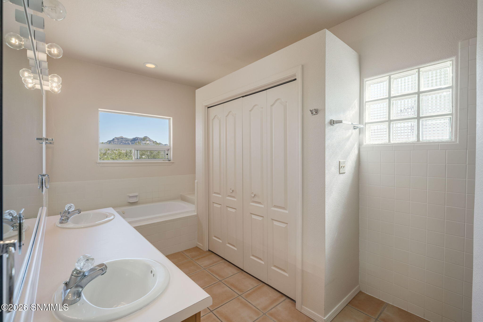 27-web-or-mls-Snappin Homes (DesertRidge