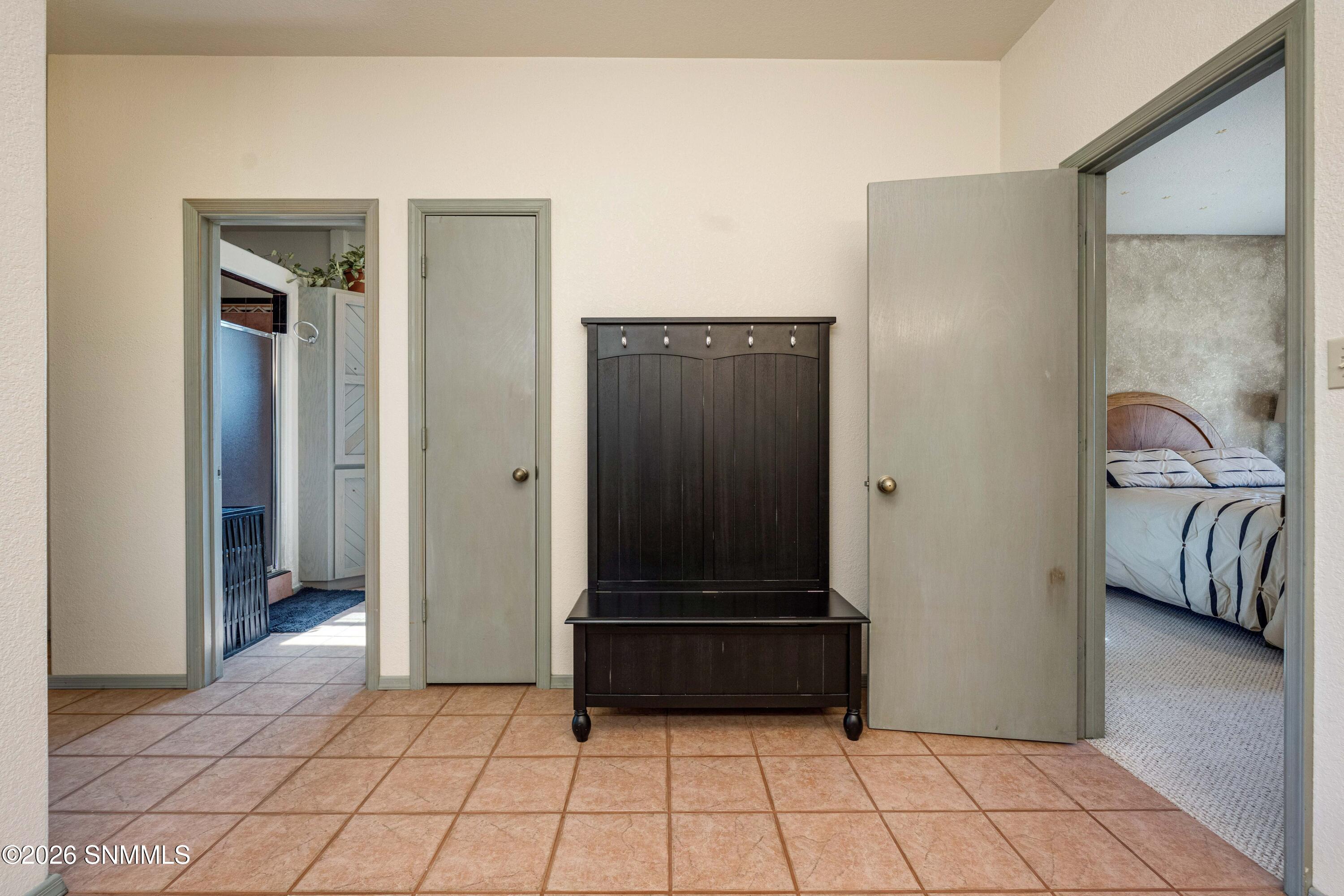 24_Jack and Jill Bathroom_51