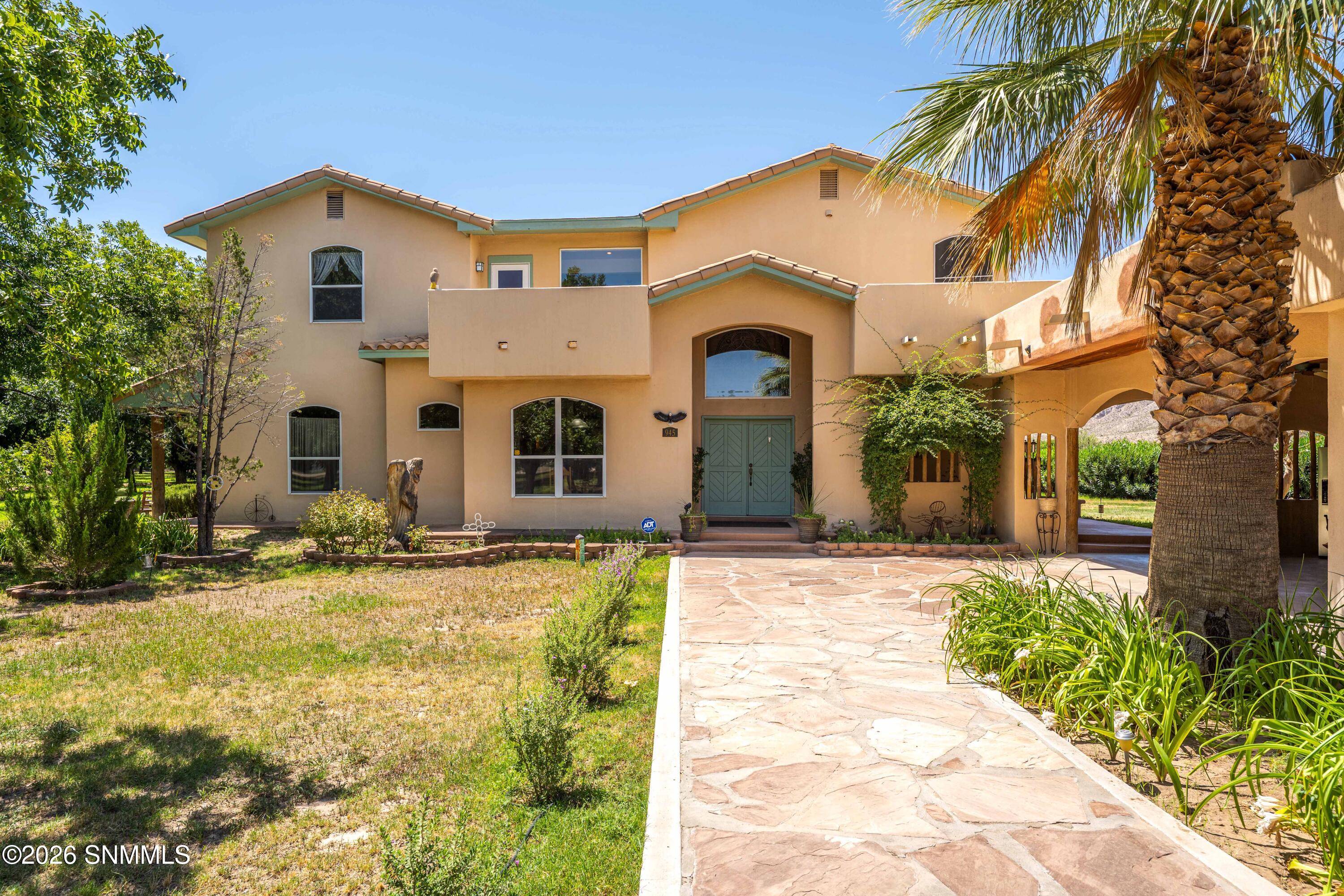 3_Front View_Home_3