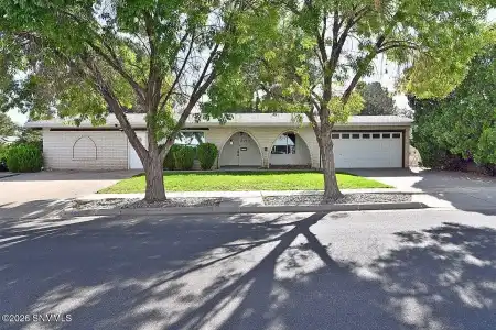 2744 Topley Avenue, Las Cruces, New Mexico 88005, 4 Bedrooms Bedrooms, ,2 BathroomsBathrooms,Residential,For Sale,Topley,2601789