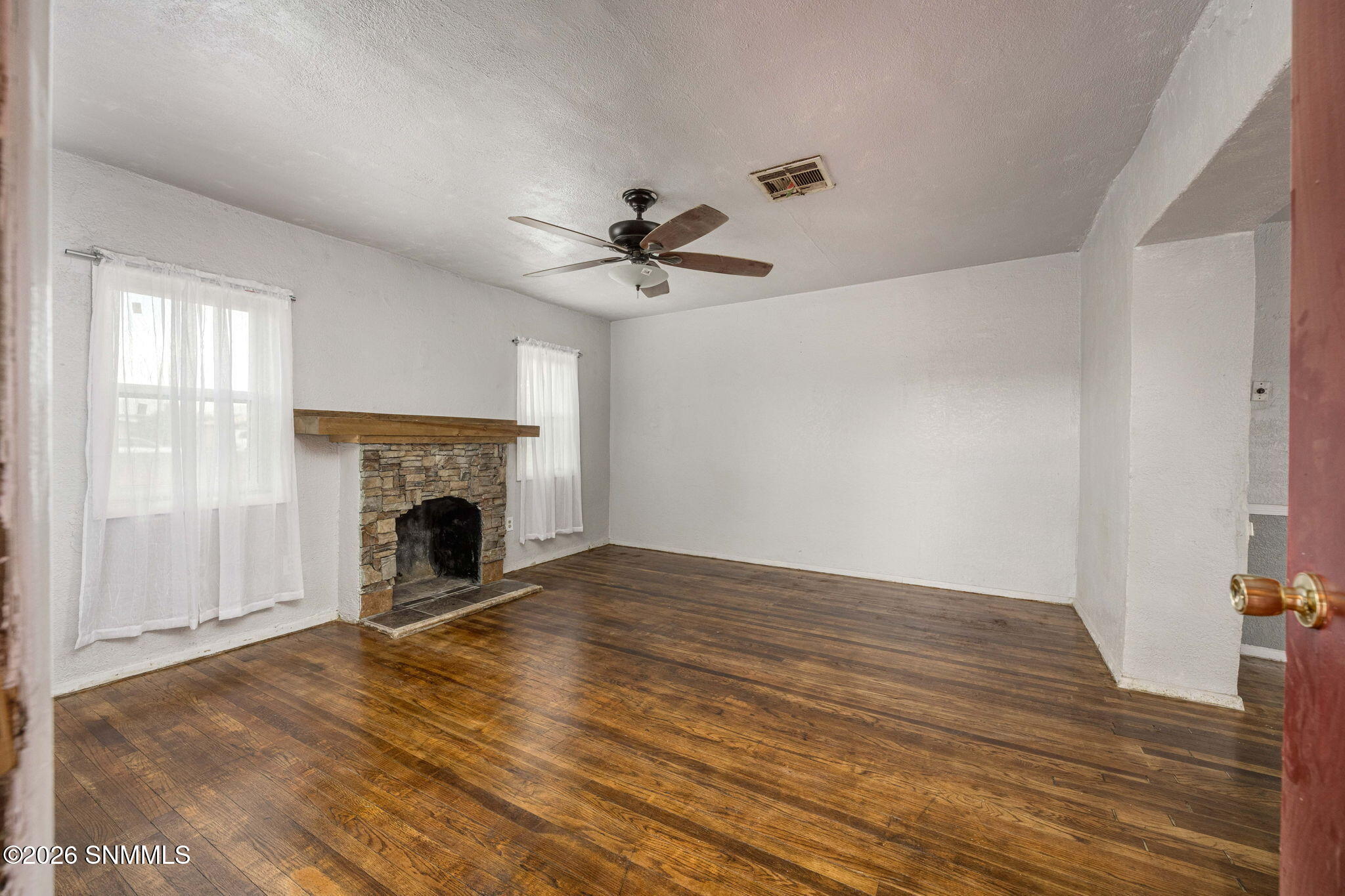 6-web-or-mls-Snappin Homes (Armstrong335