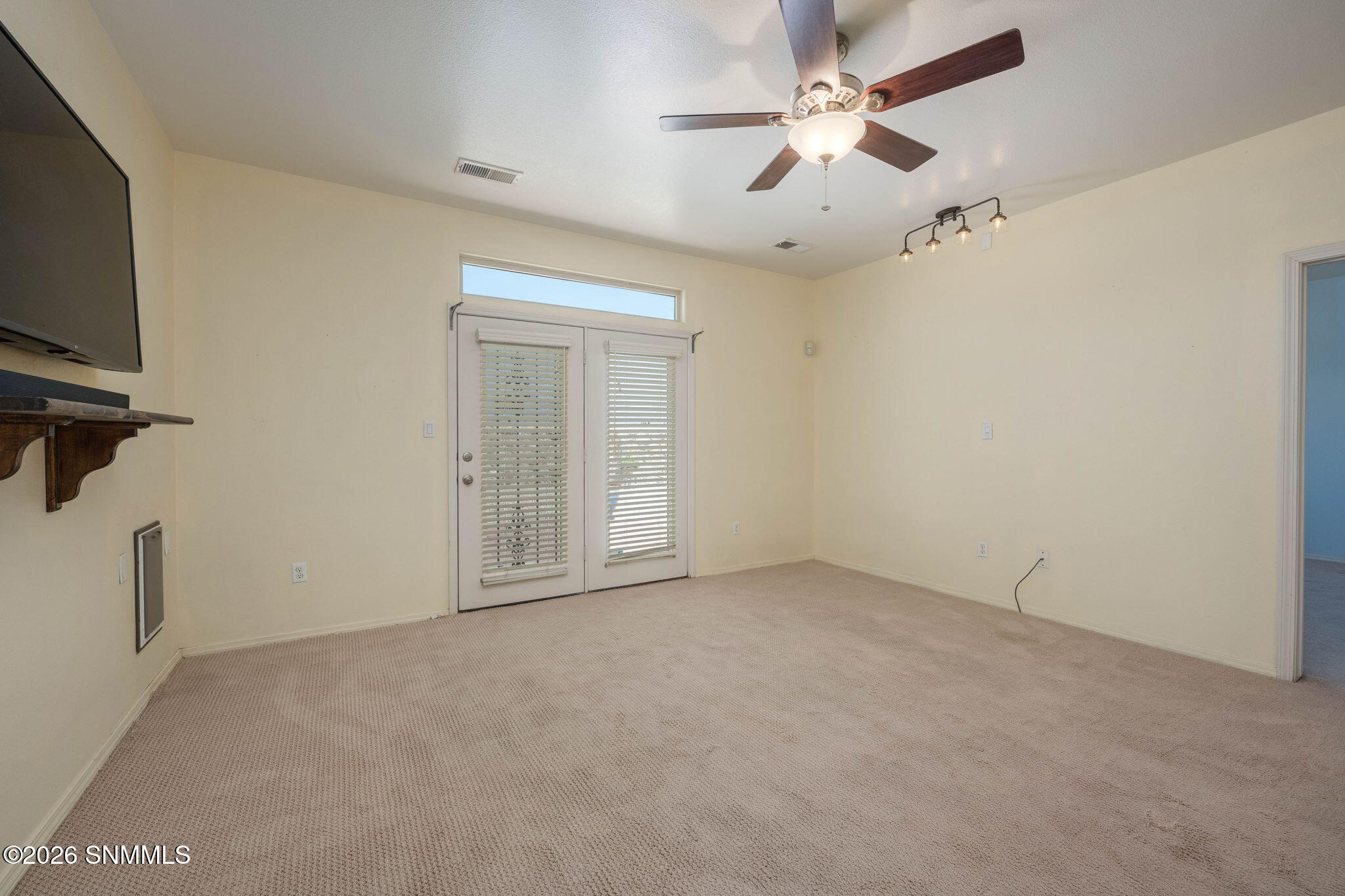 6-web-or-mls-Snappin Homes (Triumph4602)