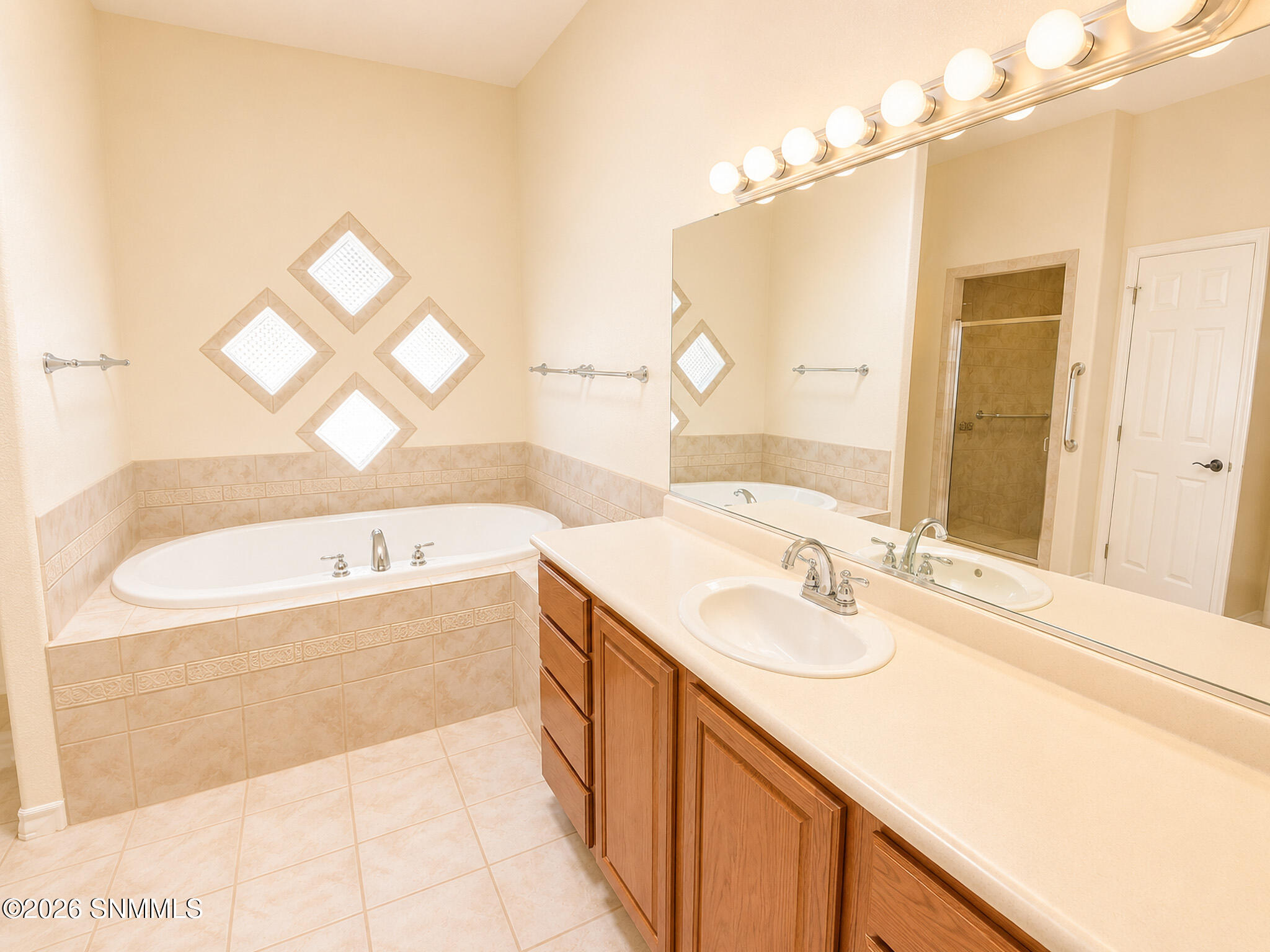 AV - Master Bath