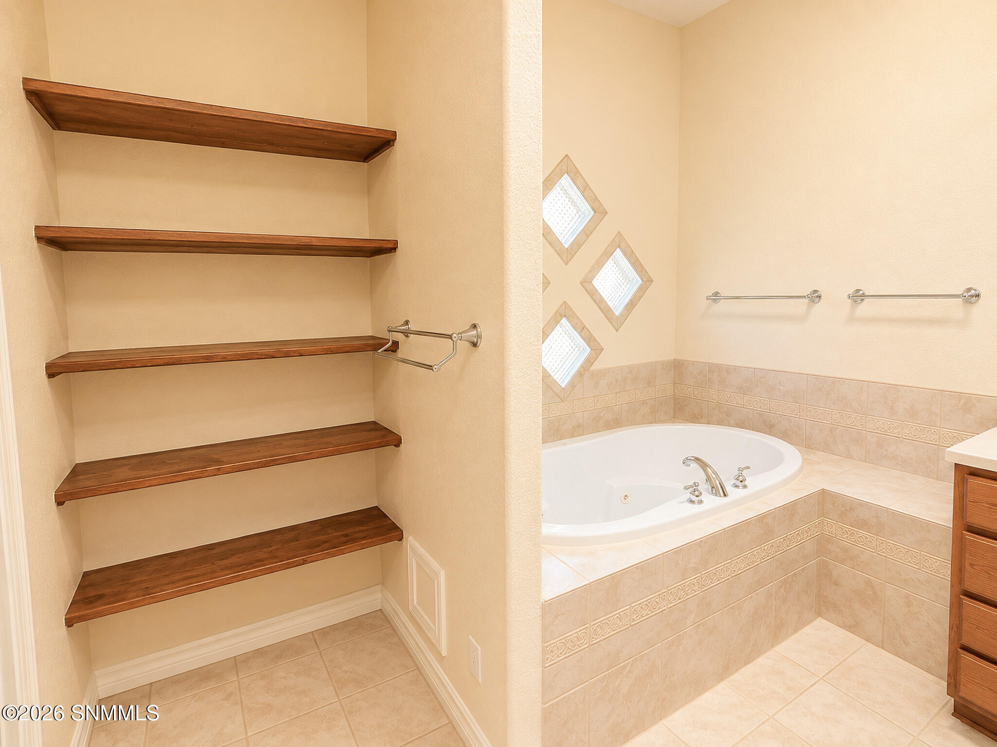 AY - Master Bath Soaking Tub