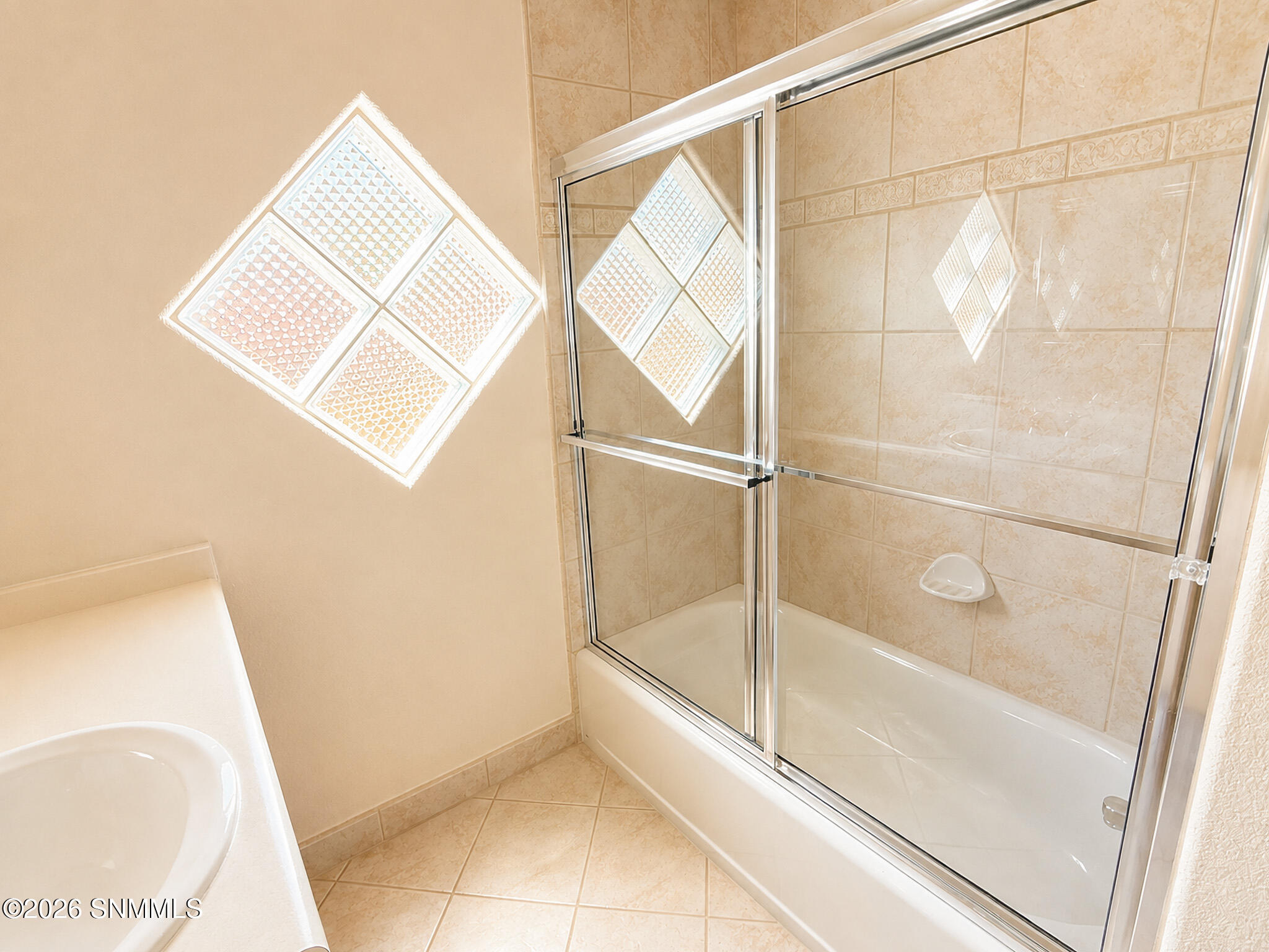 BG - Guest Bath Tub and Shower