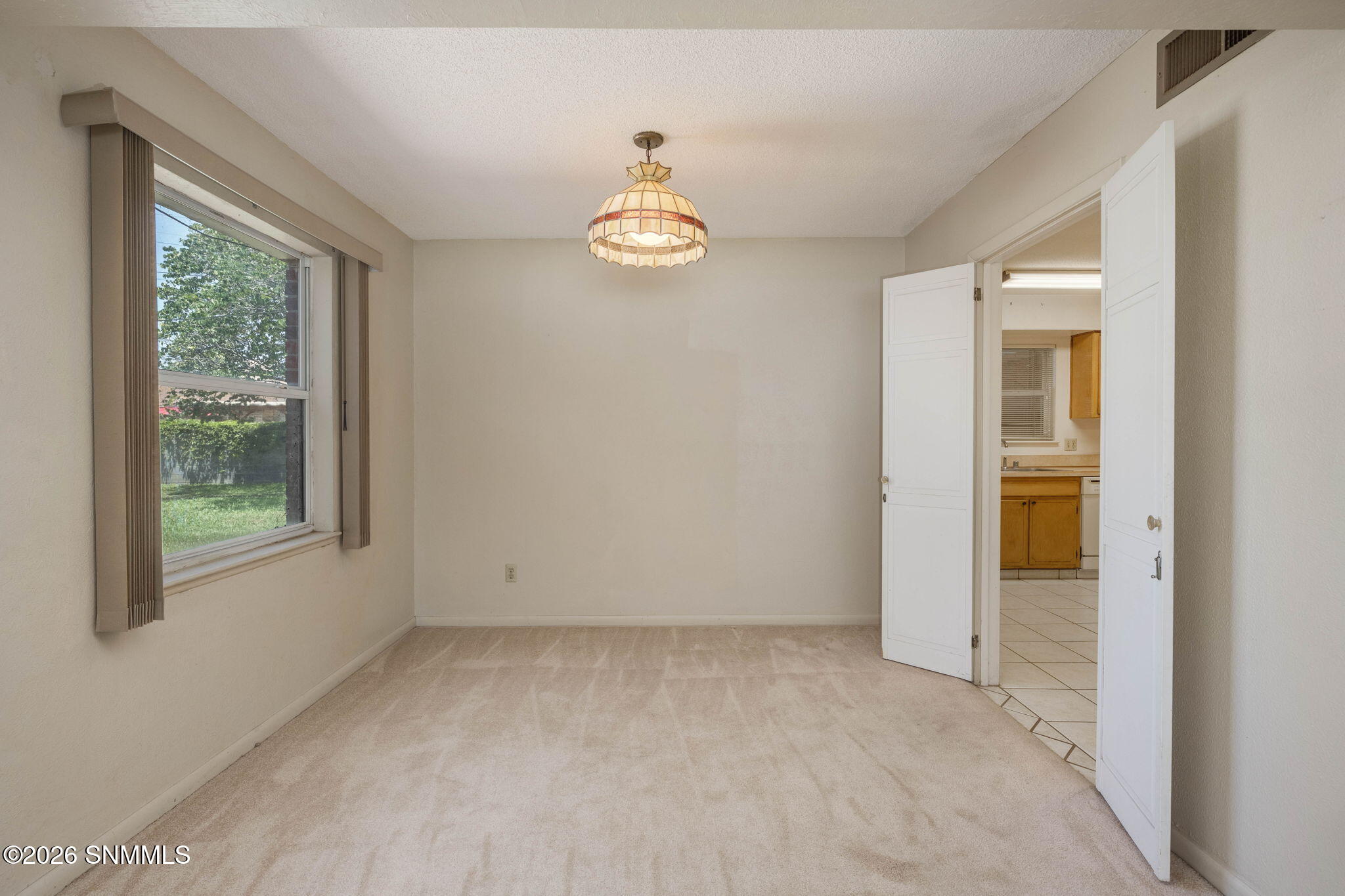 15-web-or-mls-Snappin Homes (Carlyle2220