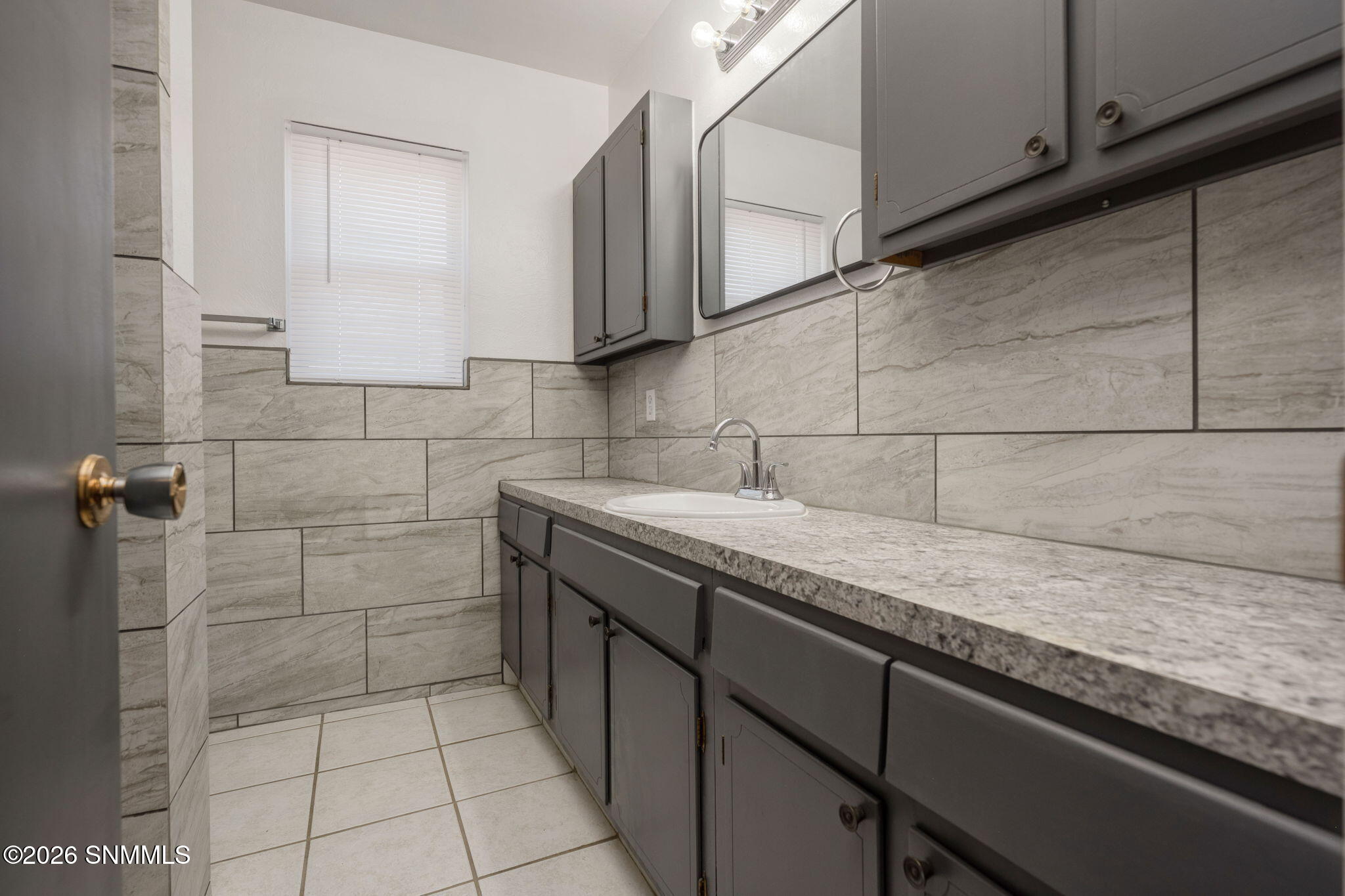 24-web-or-mls-Snappin Homes (Carlyle2220