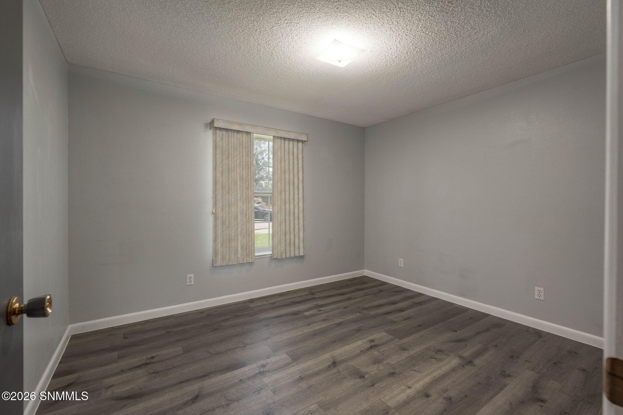 27-web-or-mls-Snappin Homes (Carlyle2220