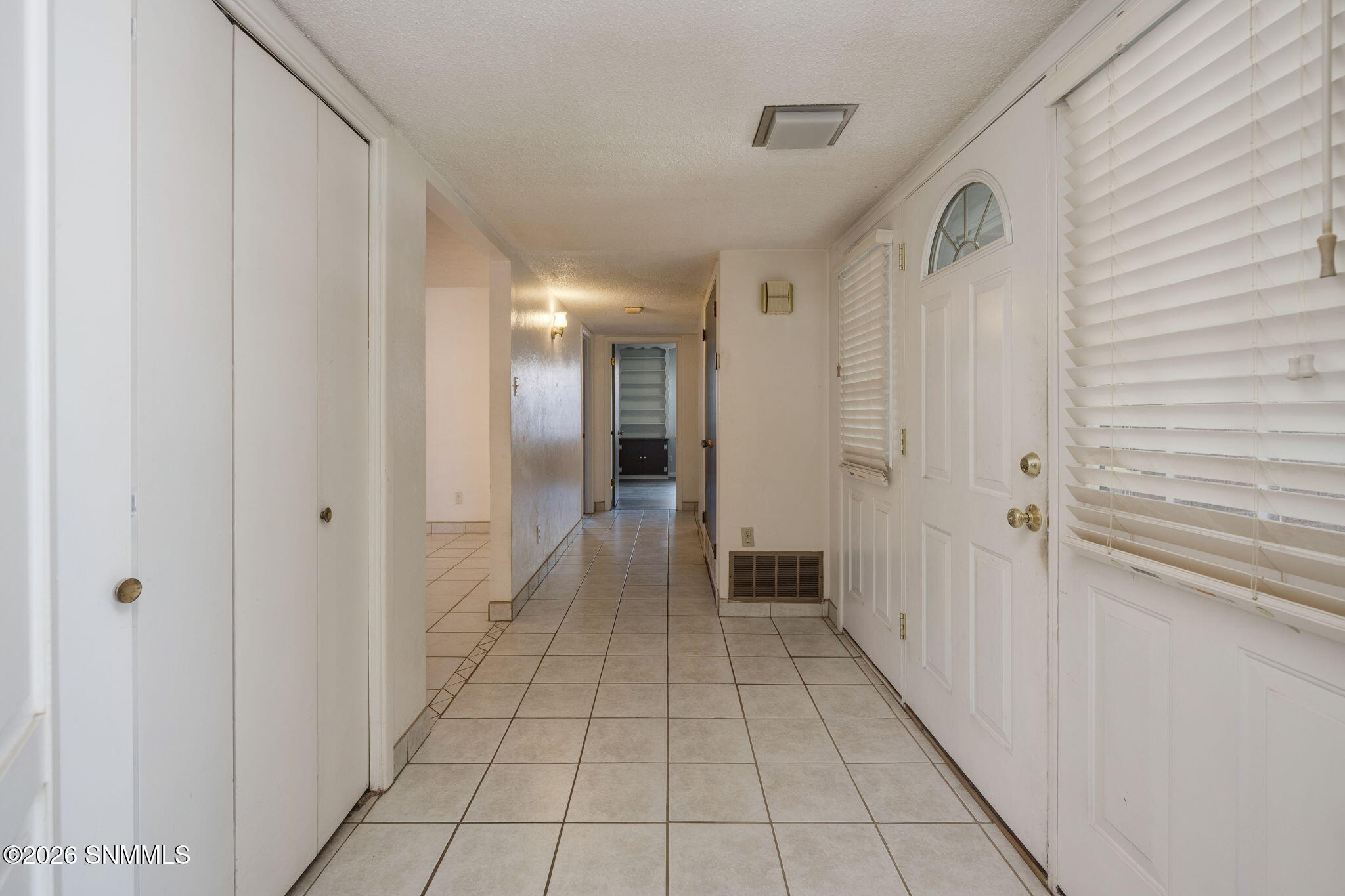 4-web-or-mls-Snappin Homes (Carlyle2220)