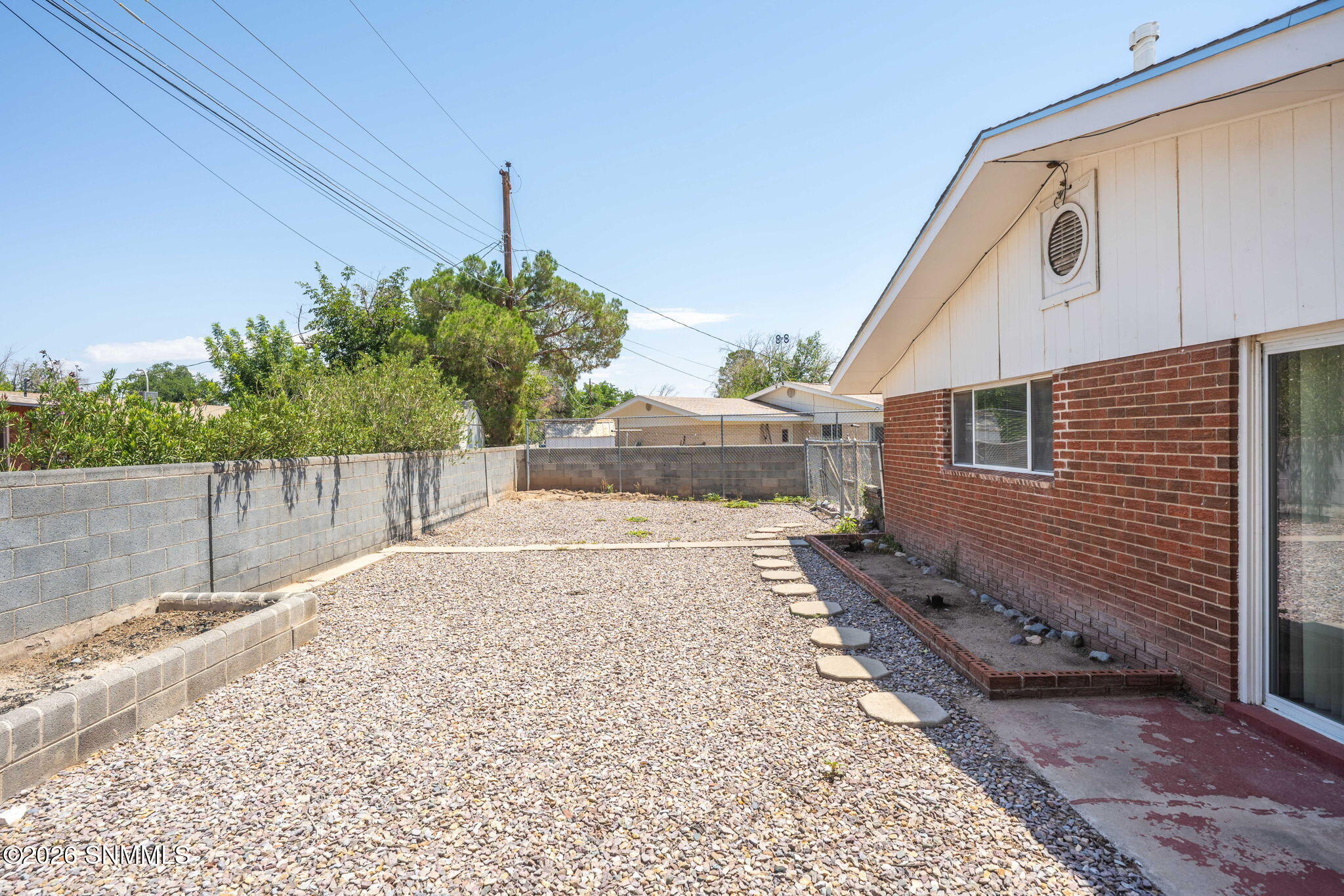 35-web-or-mls-Snappin Homes (Carlyle2220