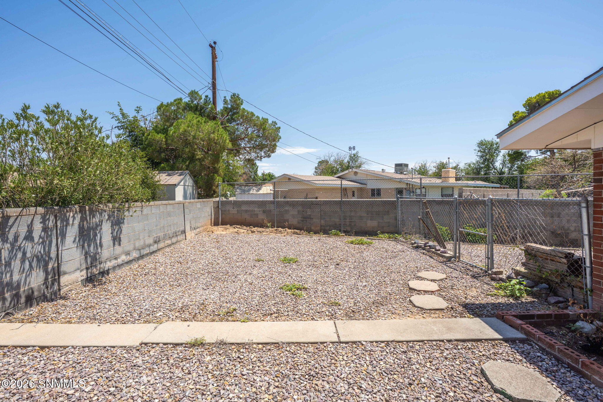 36-web-or-mls-Snappin Homes (Carlyle2220