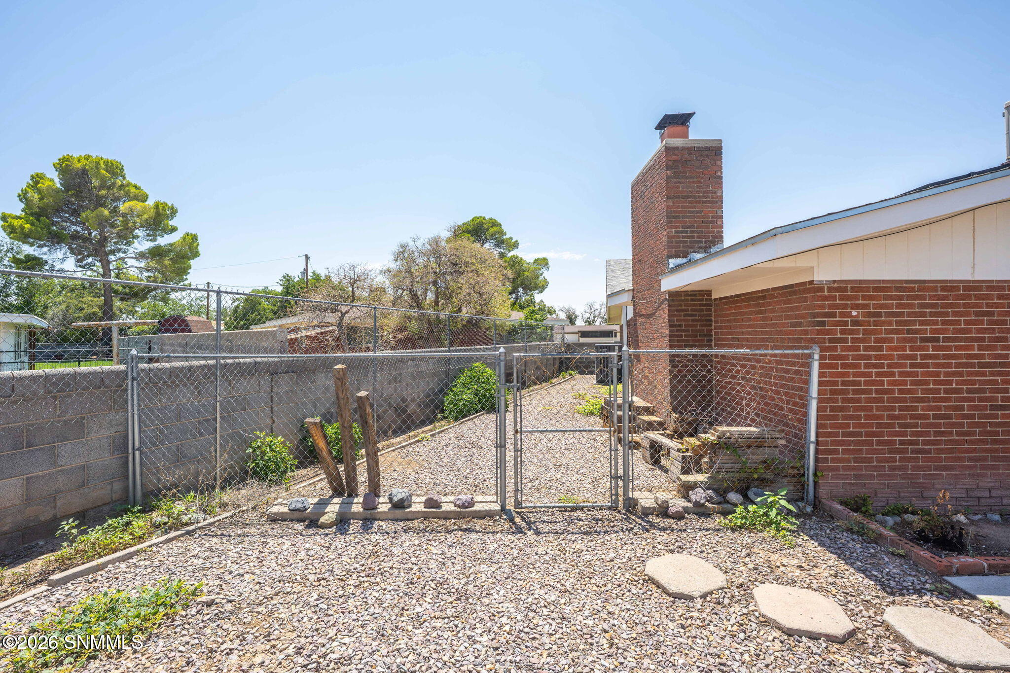 37-web-or-mls-Snappin Homes (Carlyle2220