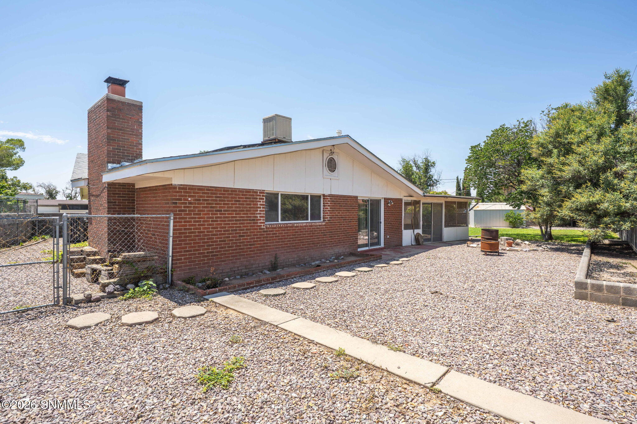 38-web-or-mls-Snappin Homes (Carlyle2220