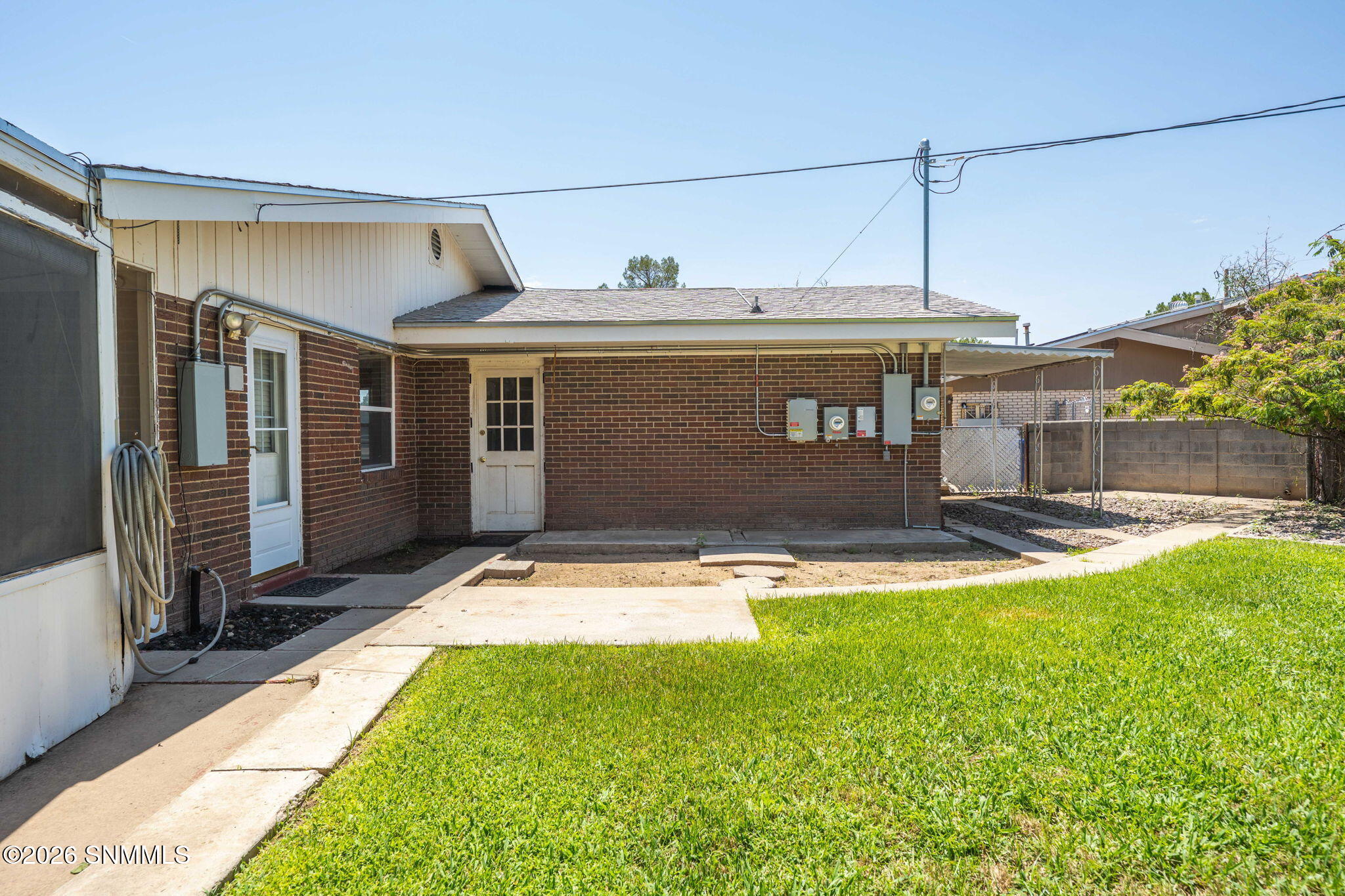 41-web-or-mls-Snappin Homes (Carlyle2220