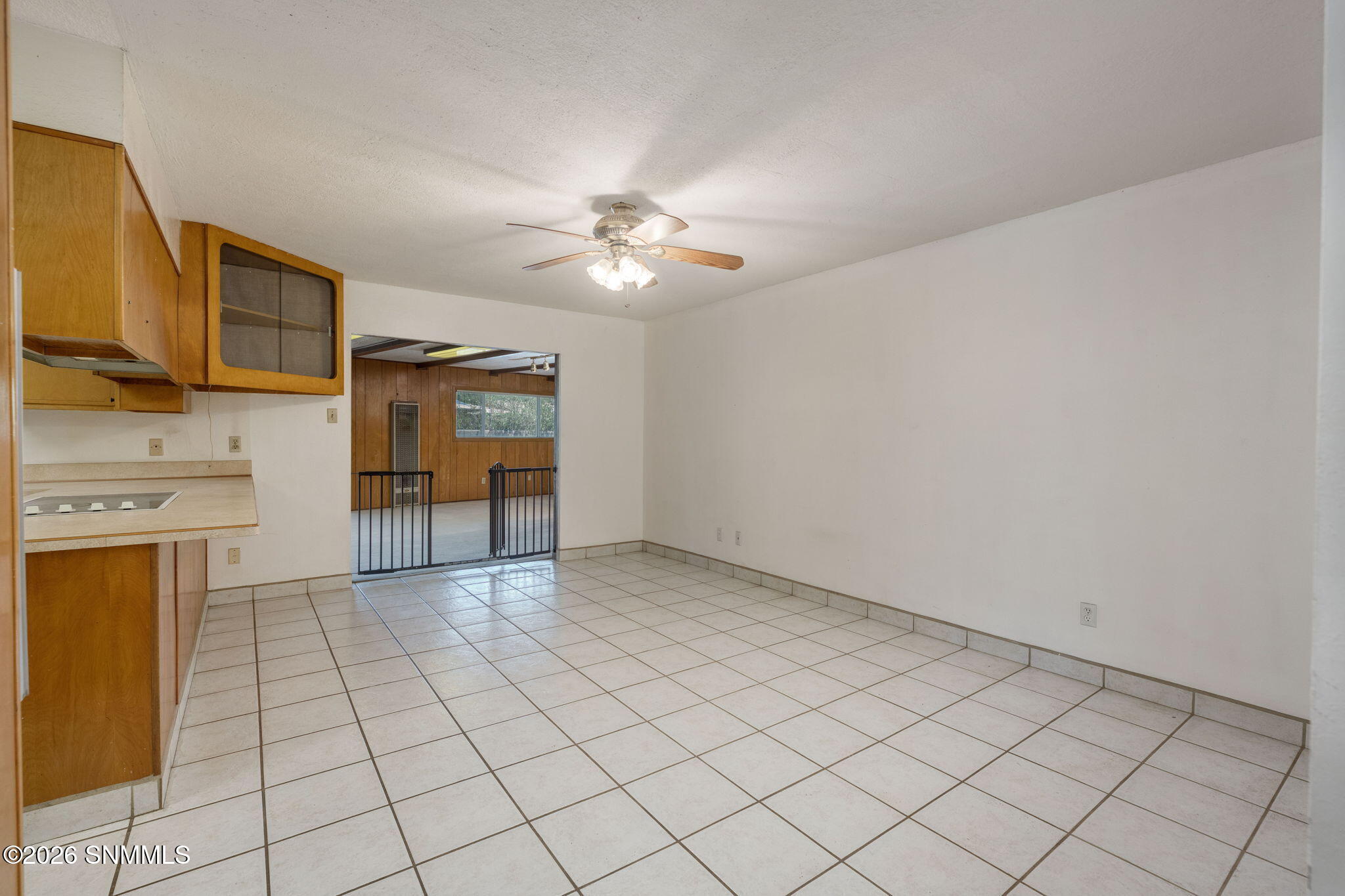 5-web-or-mls-Snappin Homes (Carlyle2220)