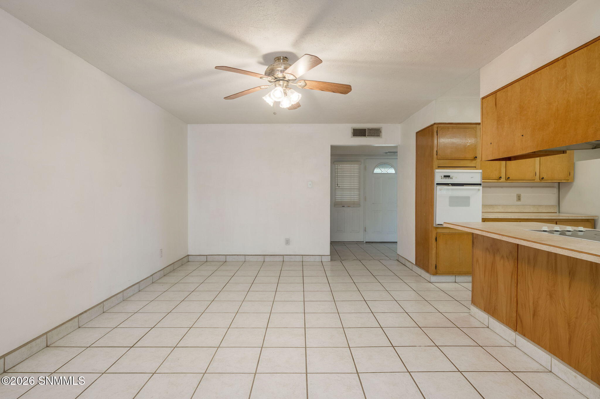 6-web-or-mls-Snappin Homes (Carlyle2220)