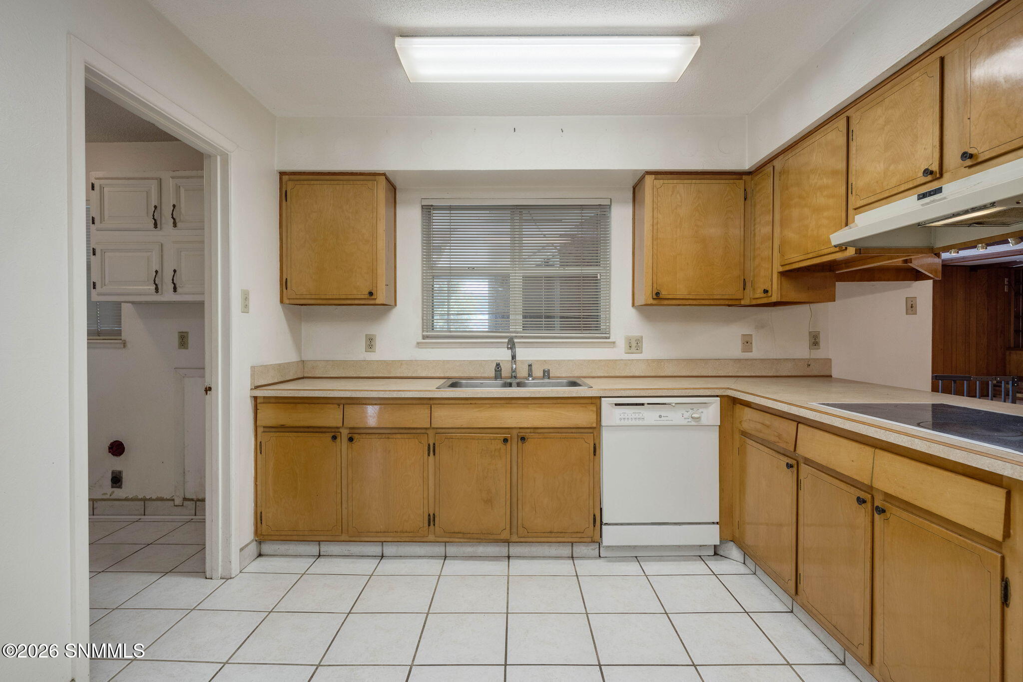 9-web-or-mls-Snappin Homes (Carlyle2220)
