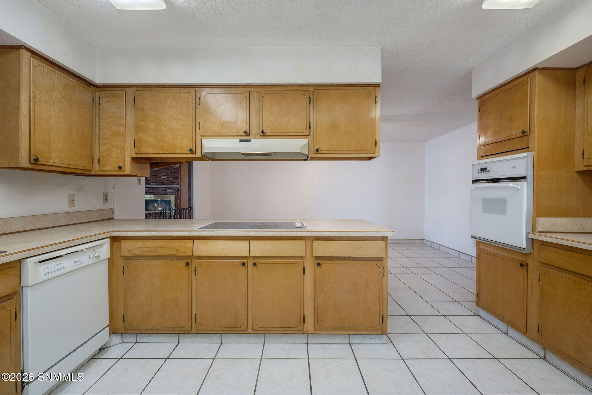 10-web-or-mls-Snappin Homes (Carlyle2220