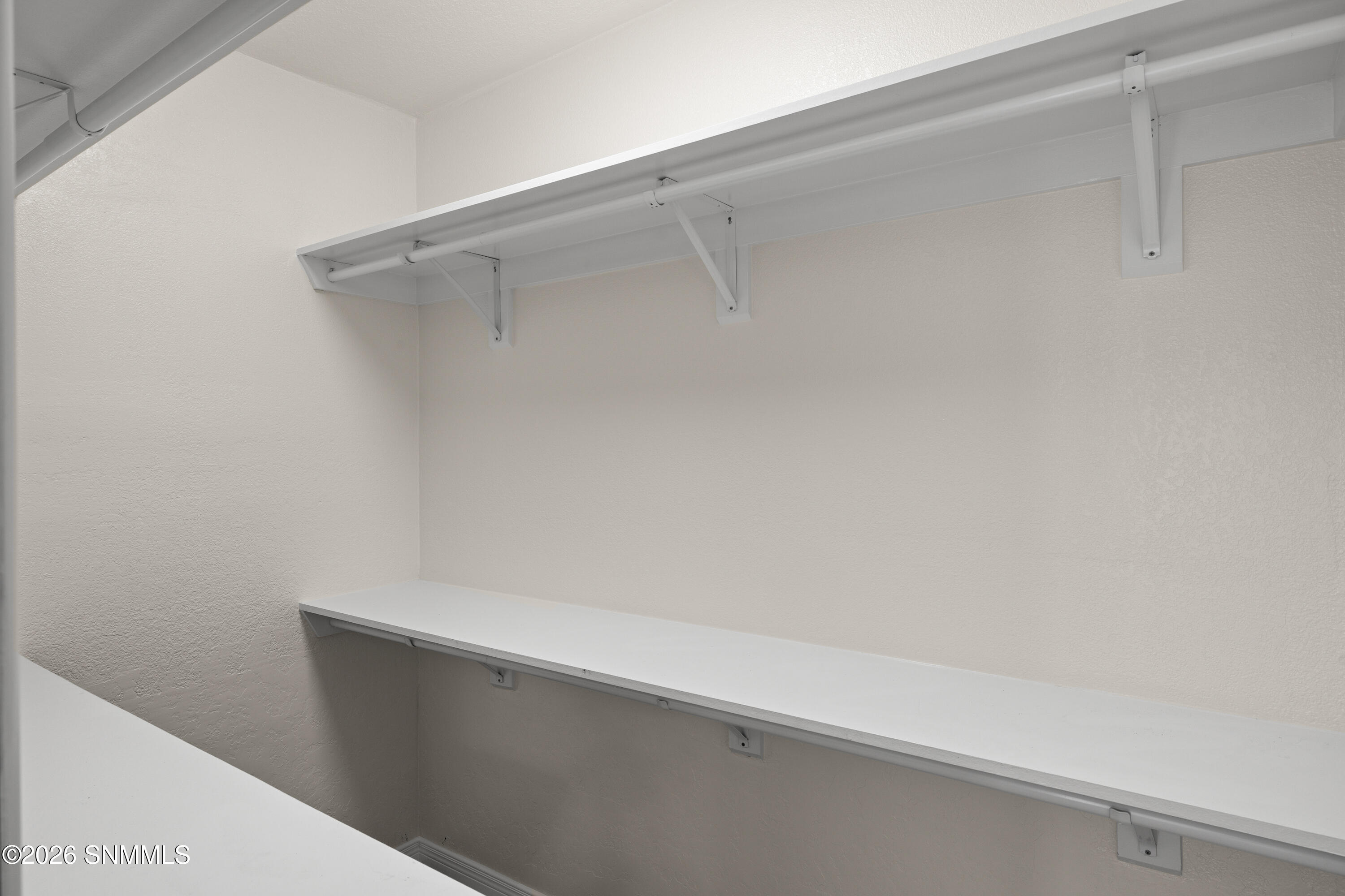 3840-Garnet-MLS-Camera-Guy-16