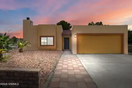 3840 Garnet Street, Las Cruces, New Mexico 88012, 3 Bedrooms Bedrooms, ,2 BathroomsBathrooms,Residential,For Sale,Garnet,2602510
