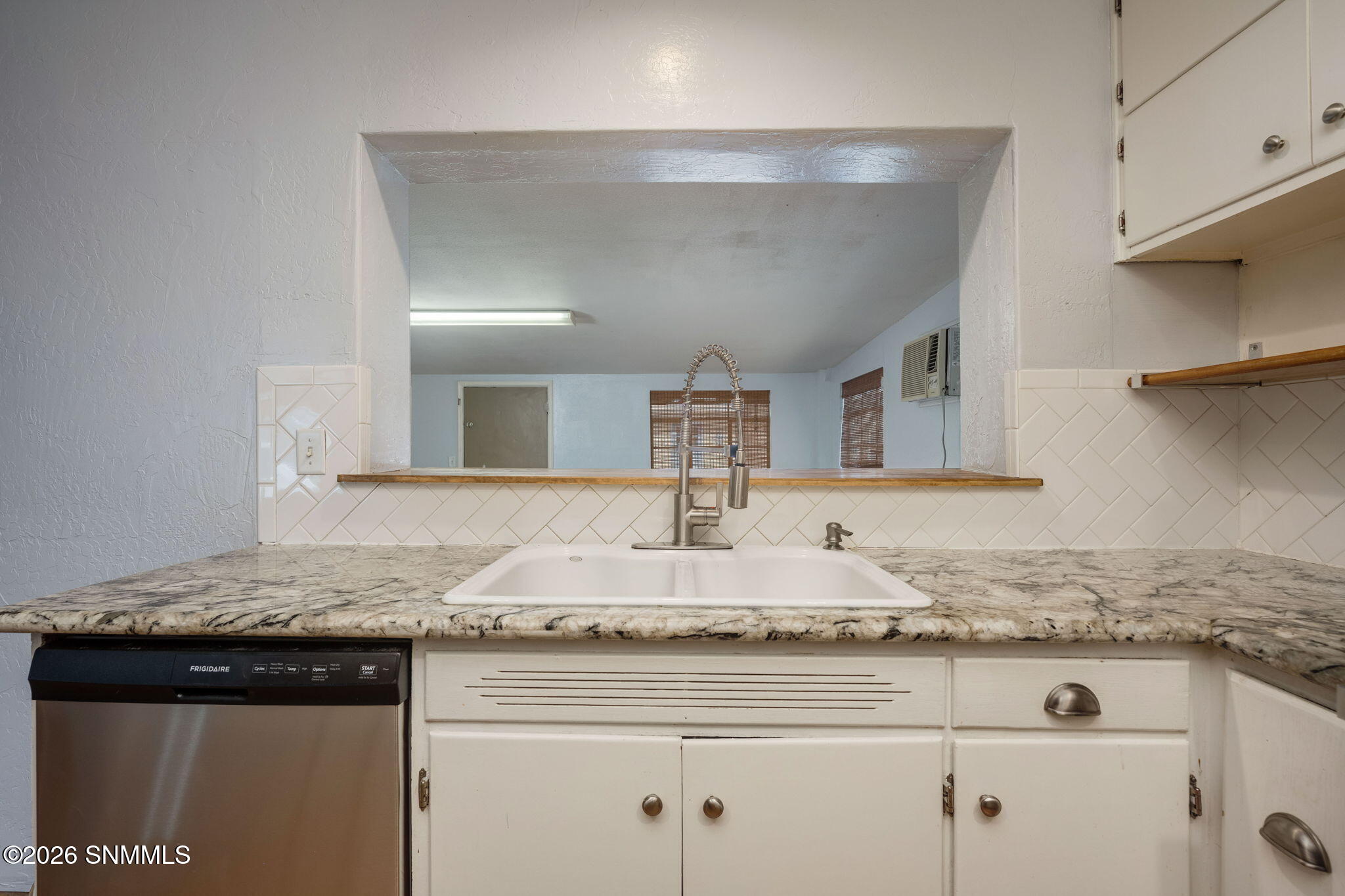 12-web-or-mls-Snappin Homes (Roberts160)