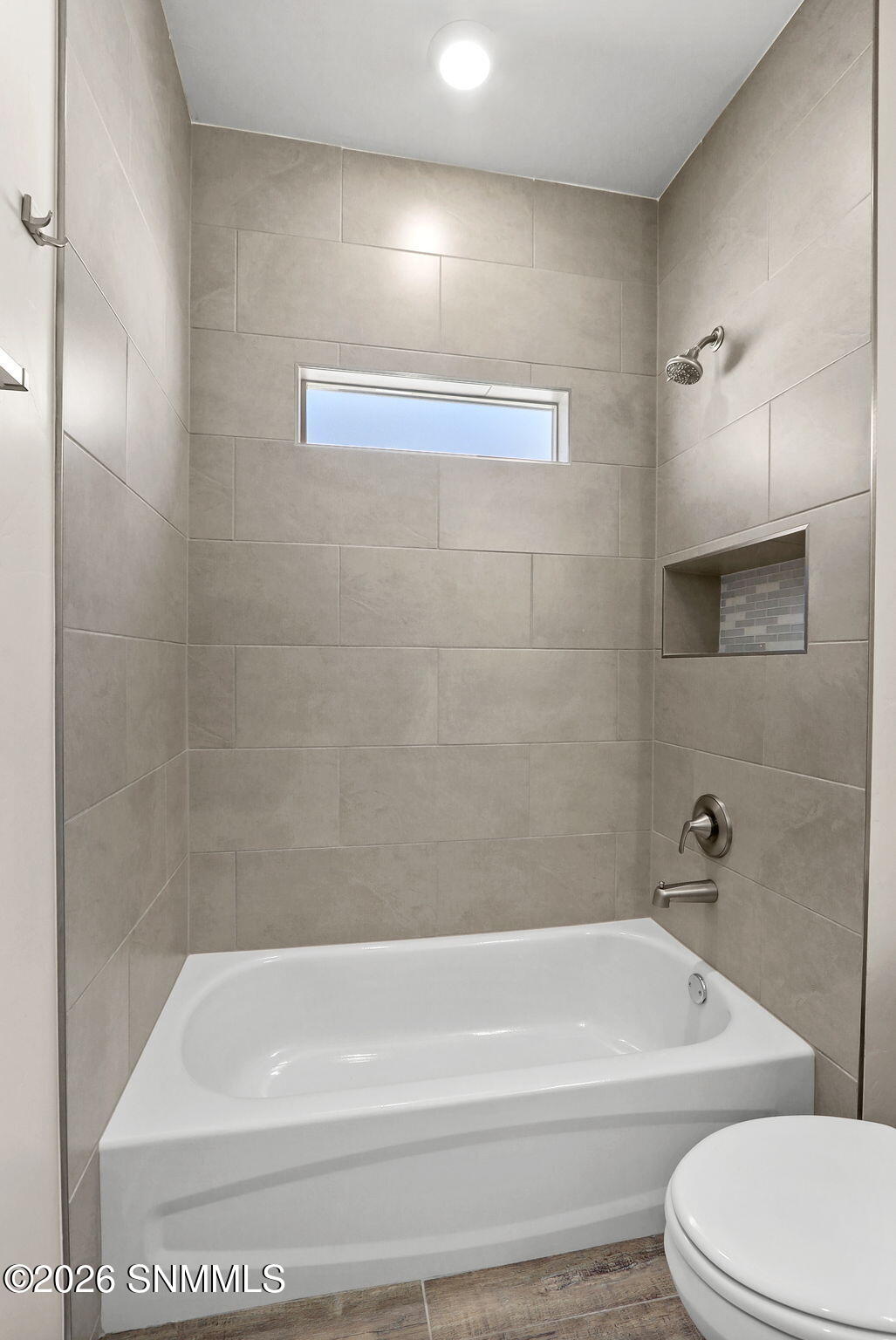 Guest Tub/Shower