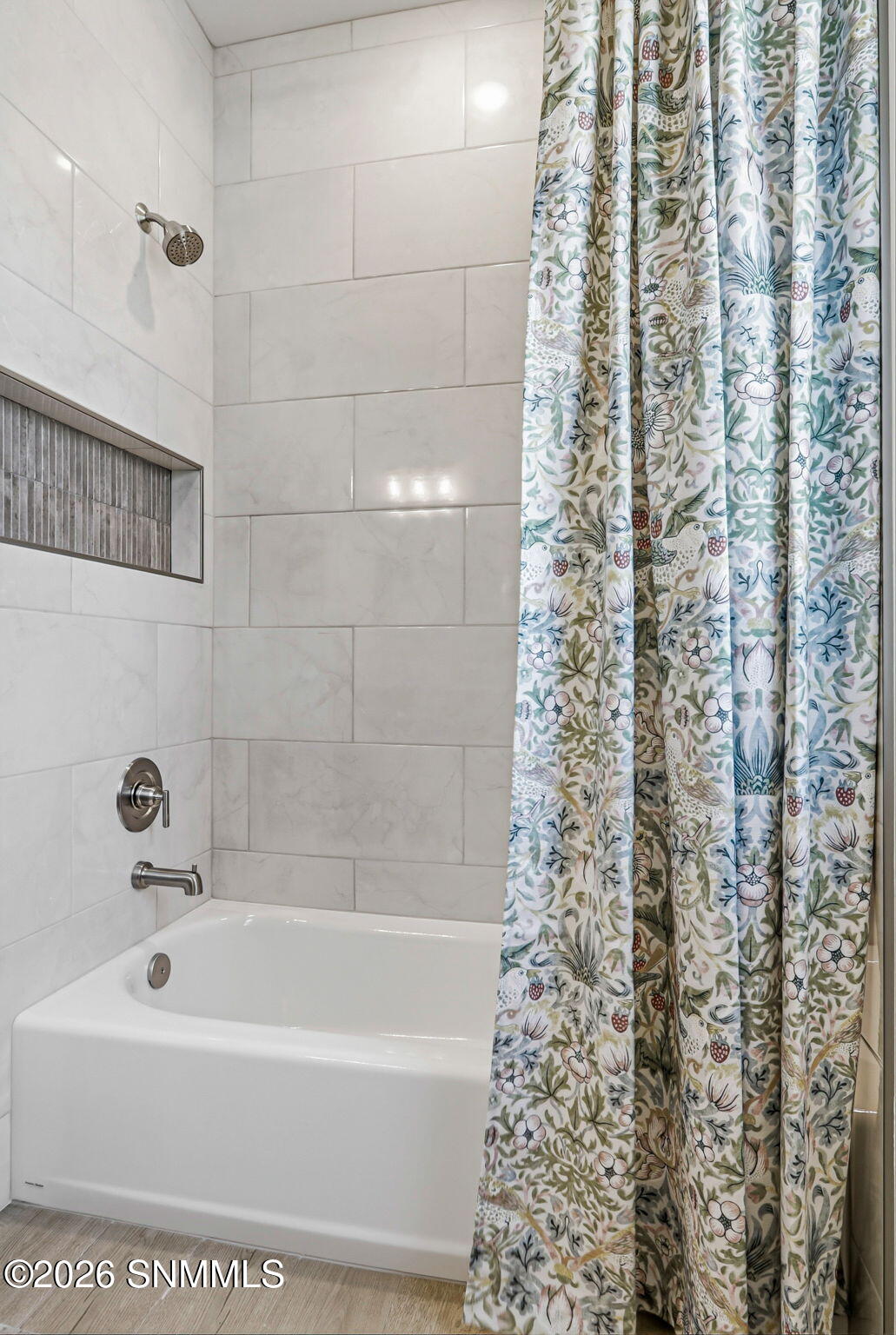 Guest Tub/Shower