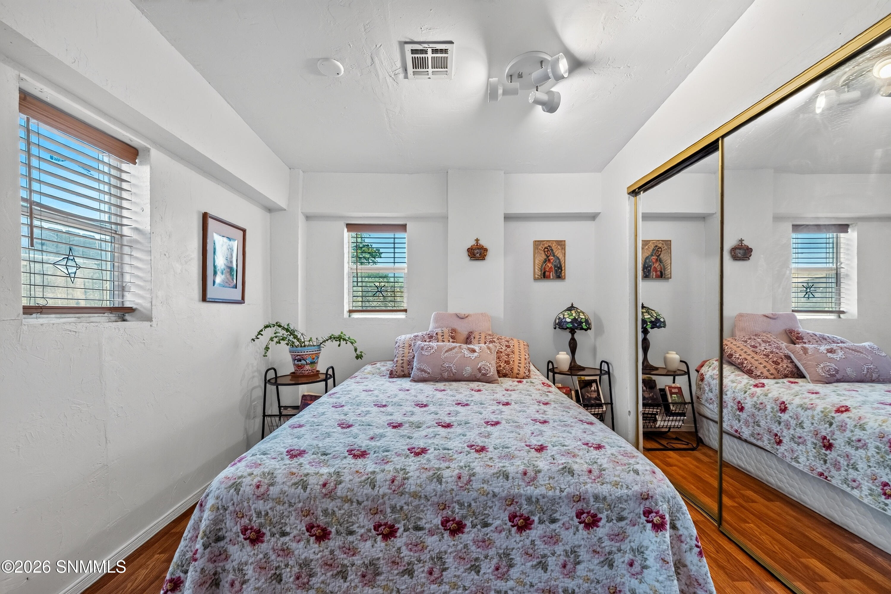 N Manzanita St-20
