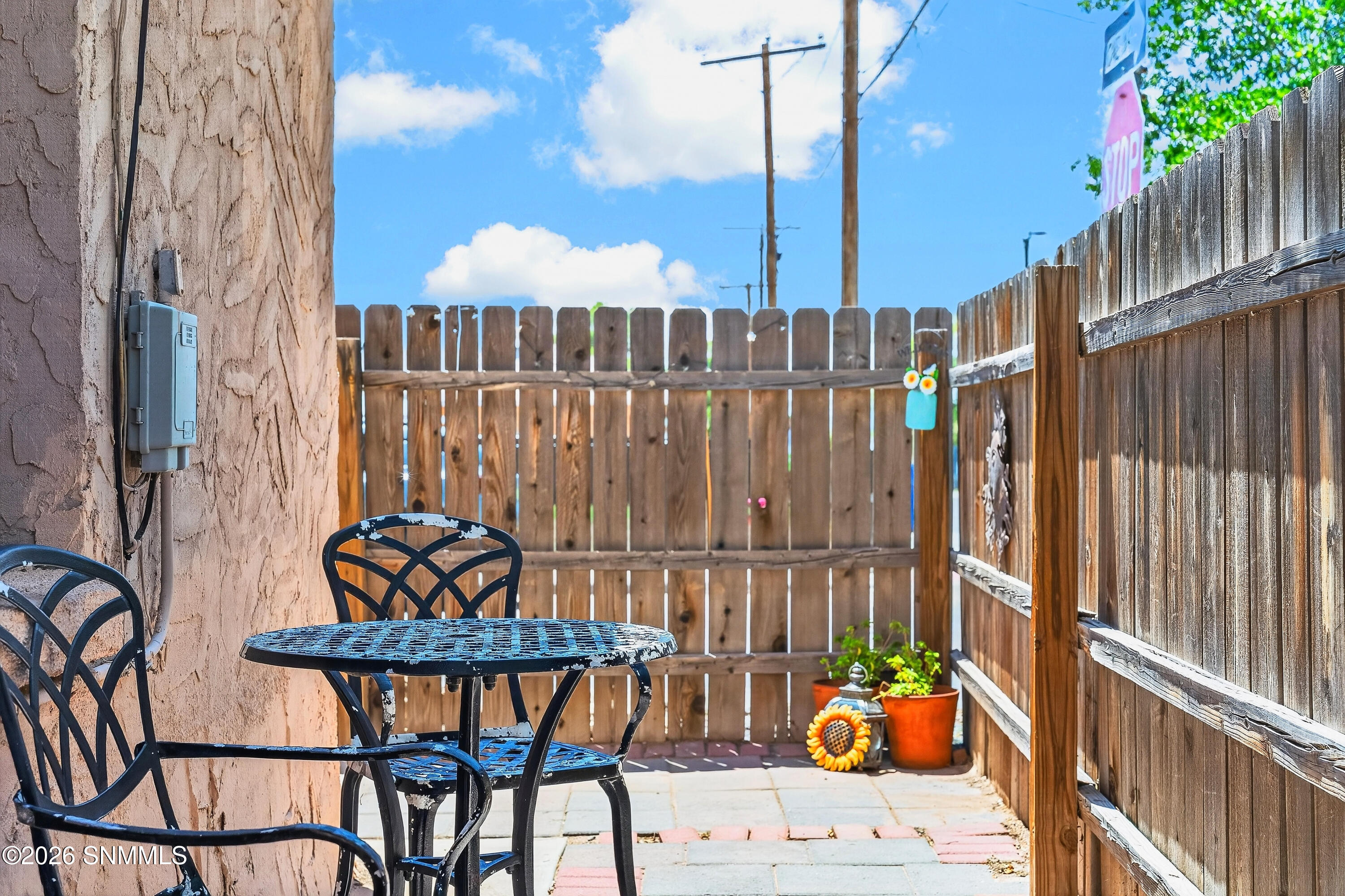 N Manzanita St-27