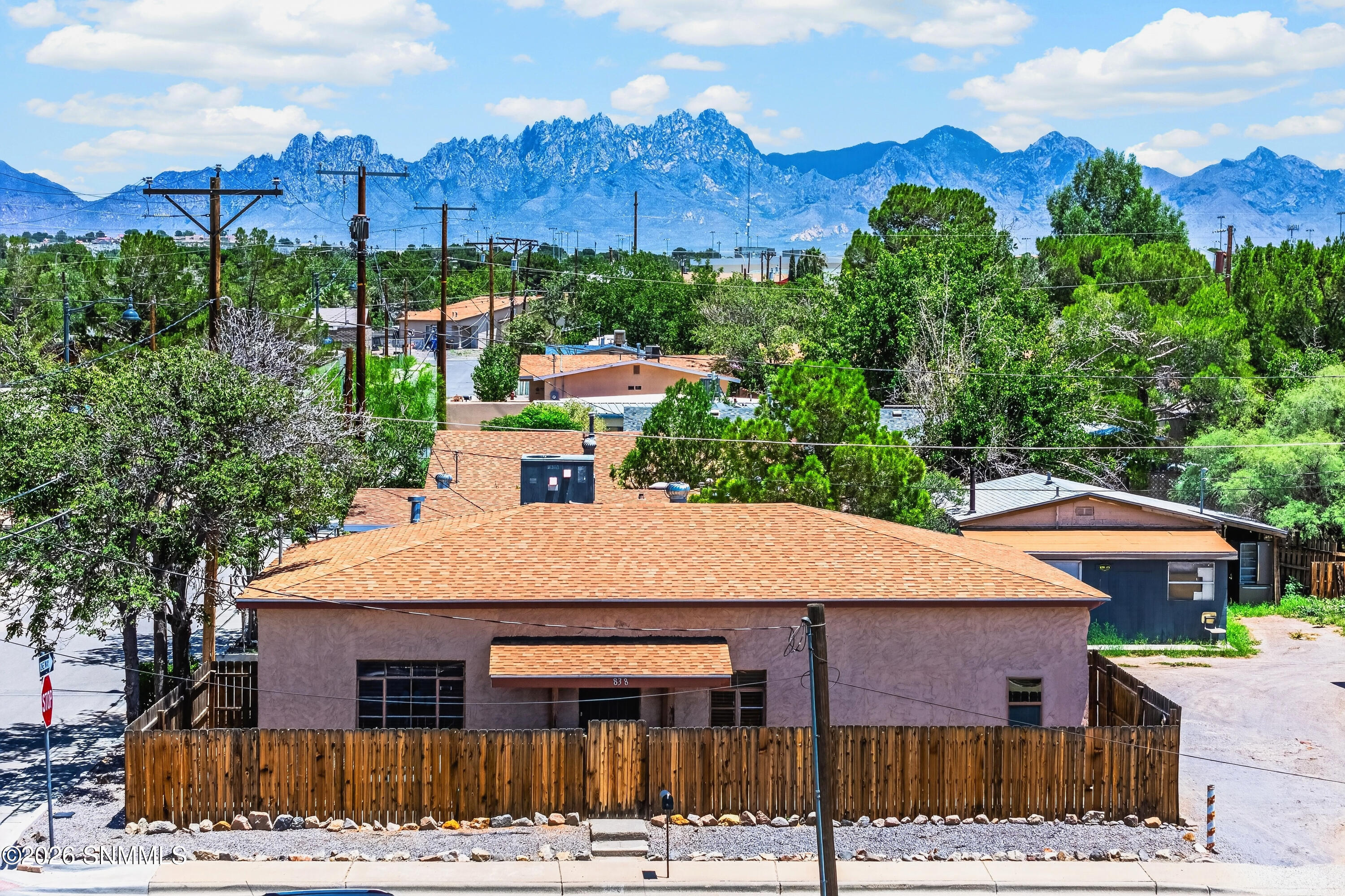 N Manzanita St-32