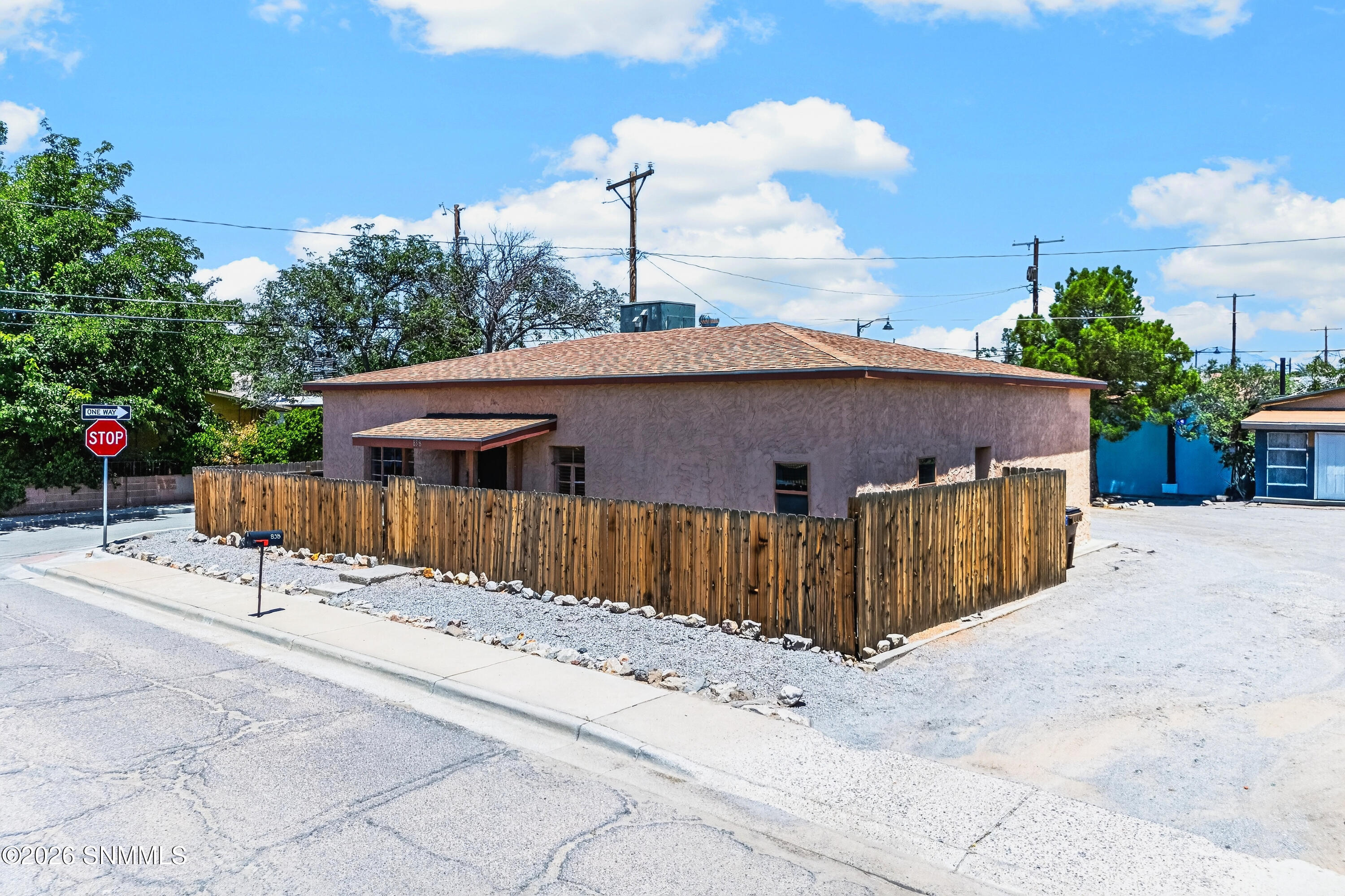 N Manzanita St-33