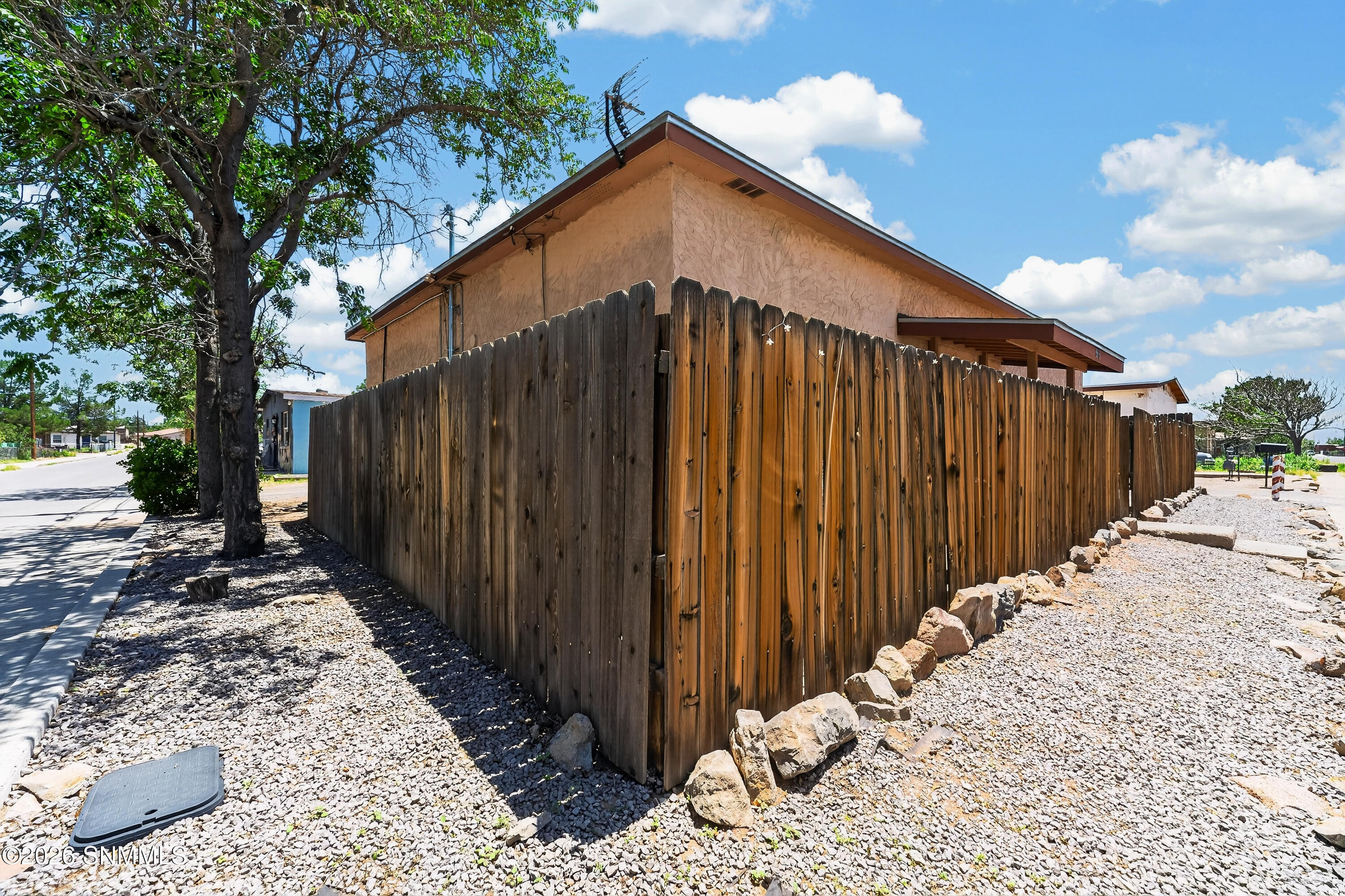 N Manzanita St-2