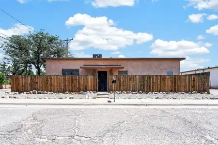 838 Manzanita Street, Las Cruces, New Mexico 88001, 2 Bedrooms Bedrooms, ,1 BathroomBathrooms,Residential,For Sale,Manzanita,2602539