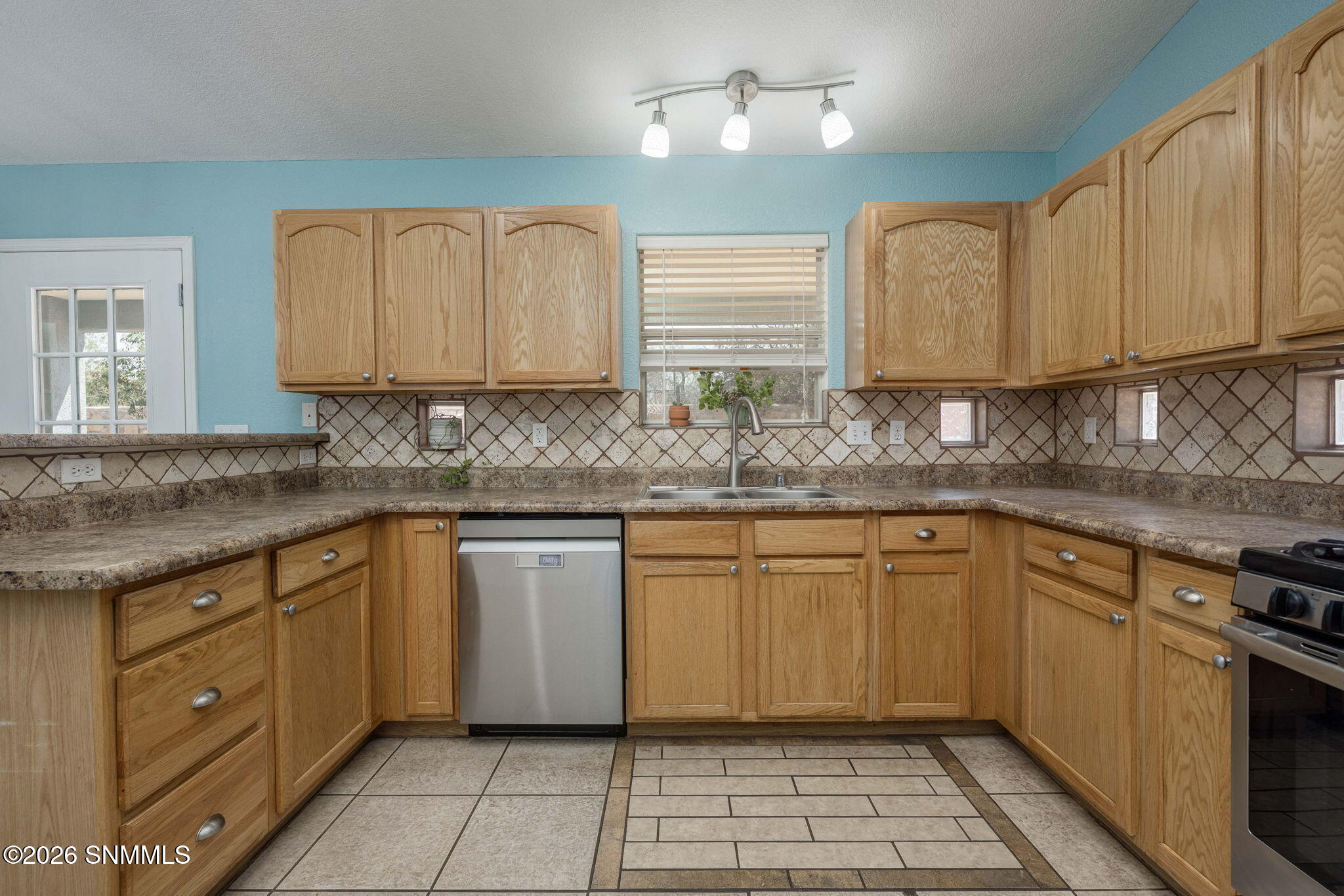 12-web-or-mls-Snappin Homes (StarView593