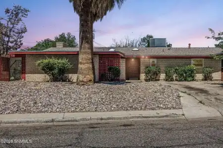 1855 Thomas Drive, Las Cruces, New Mexico 88011, 3 Bedrooms Bedrooms, ,2 BathroomsBathrooms,Residential,For Sale,Thomas,2601549