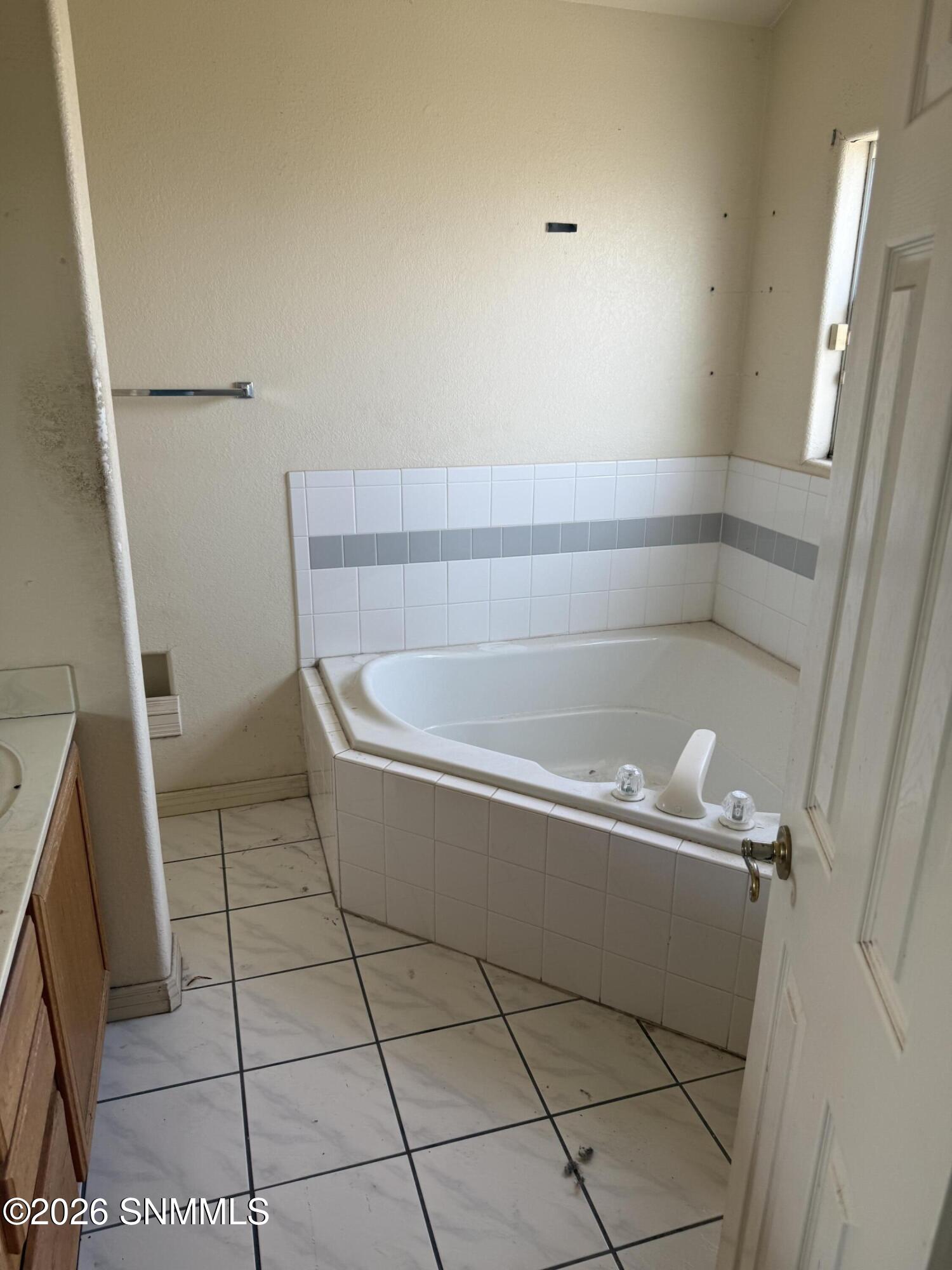 bay master bath