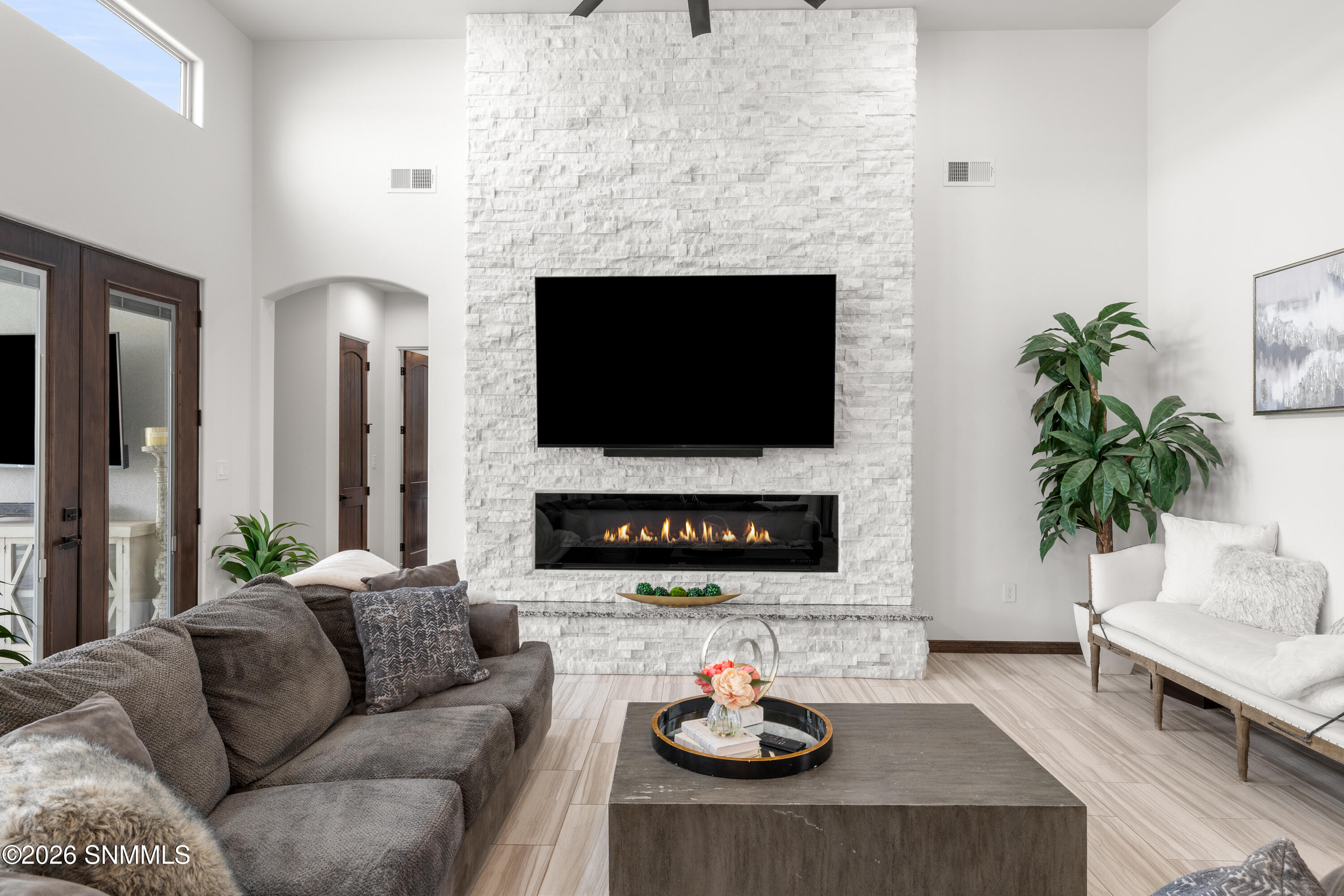 1384-San-Bonifacio-MLS-Camera-Guy-17