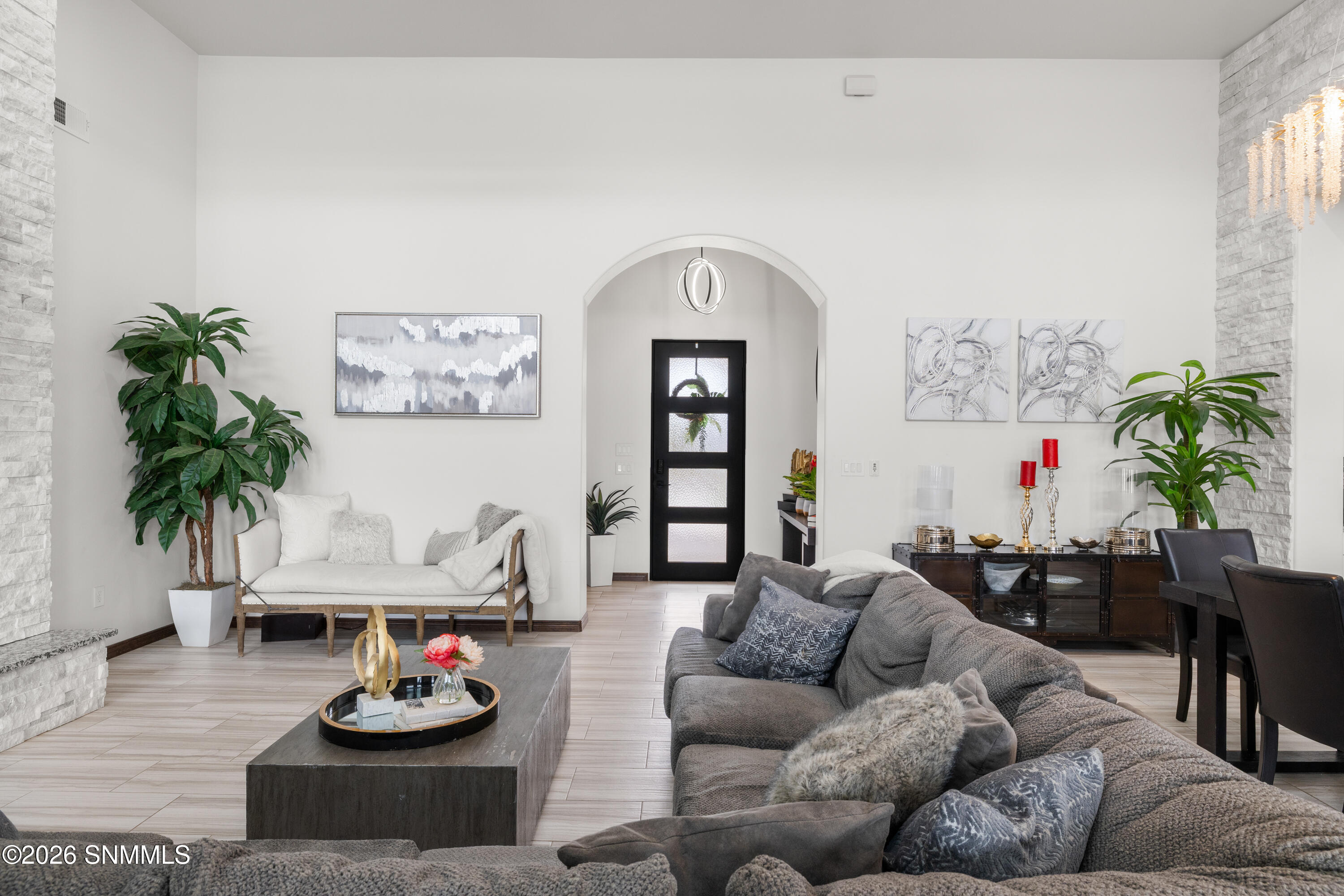 1384-San-Bonifacio-MLS-Camera-Guy-18