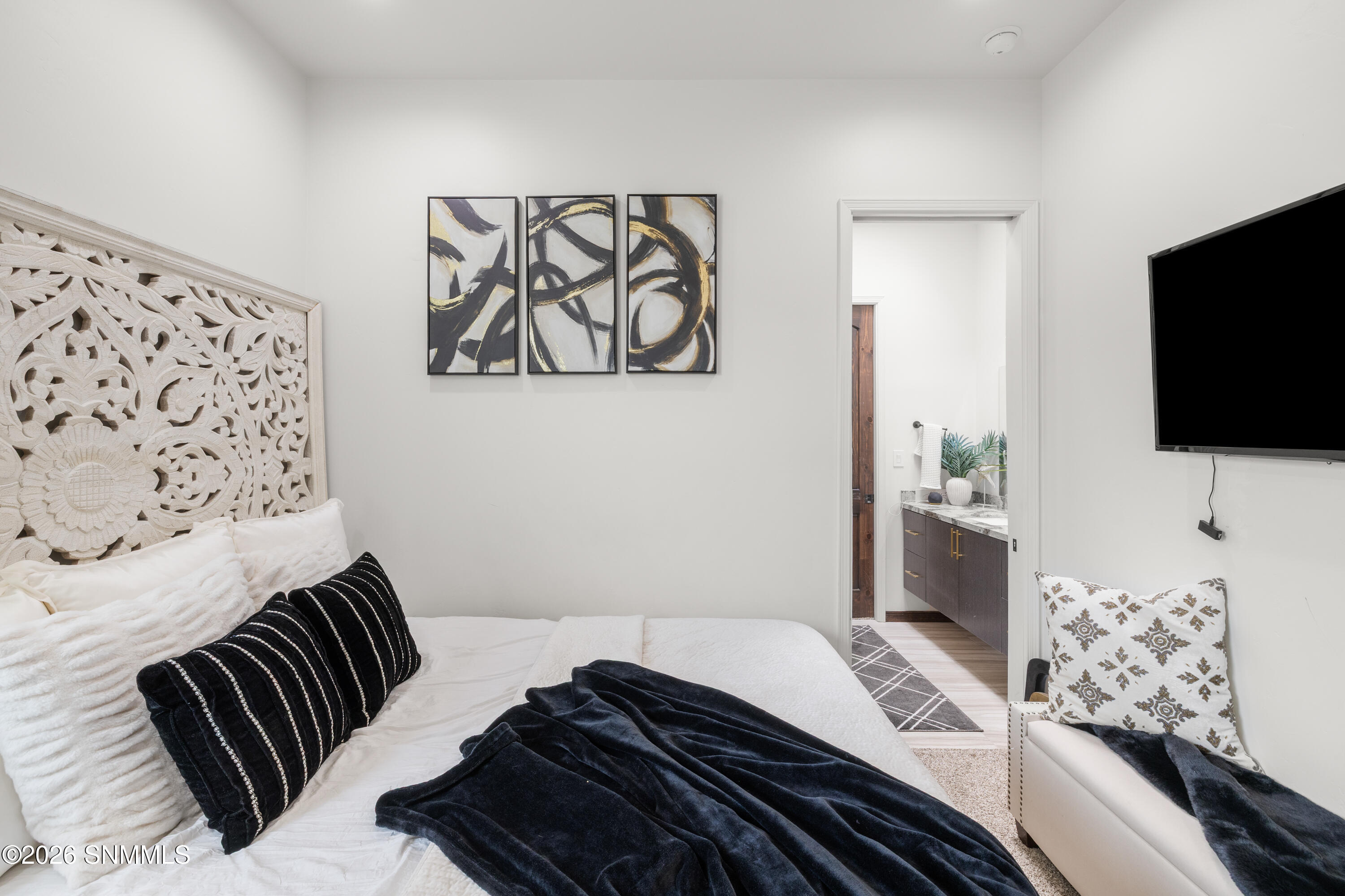 1384-San-Bonifacio-MLS-Camera-Guy-40
