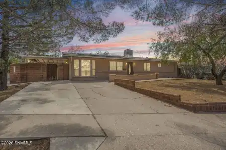 925 Delta Drive, Las Cruces, New Mexico 88001, 3 Bedrooms Bedrooms, ,2 BathroomsBathrooms,Residential,For Sale,Delta,2602580