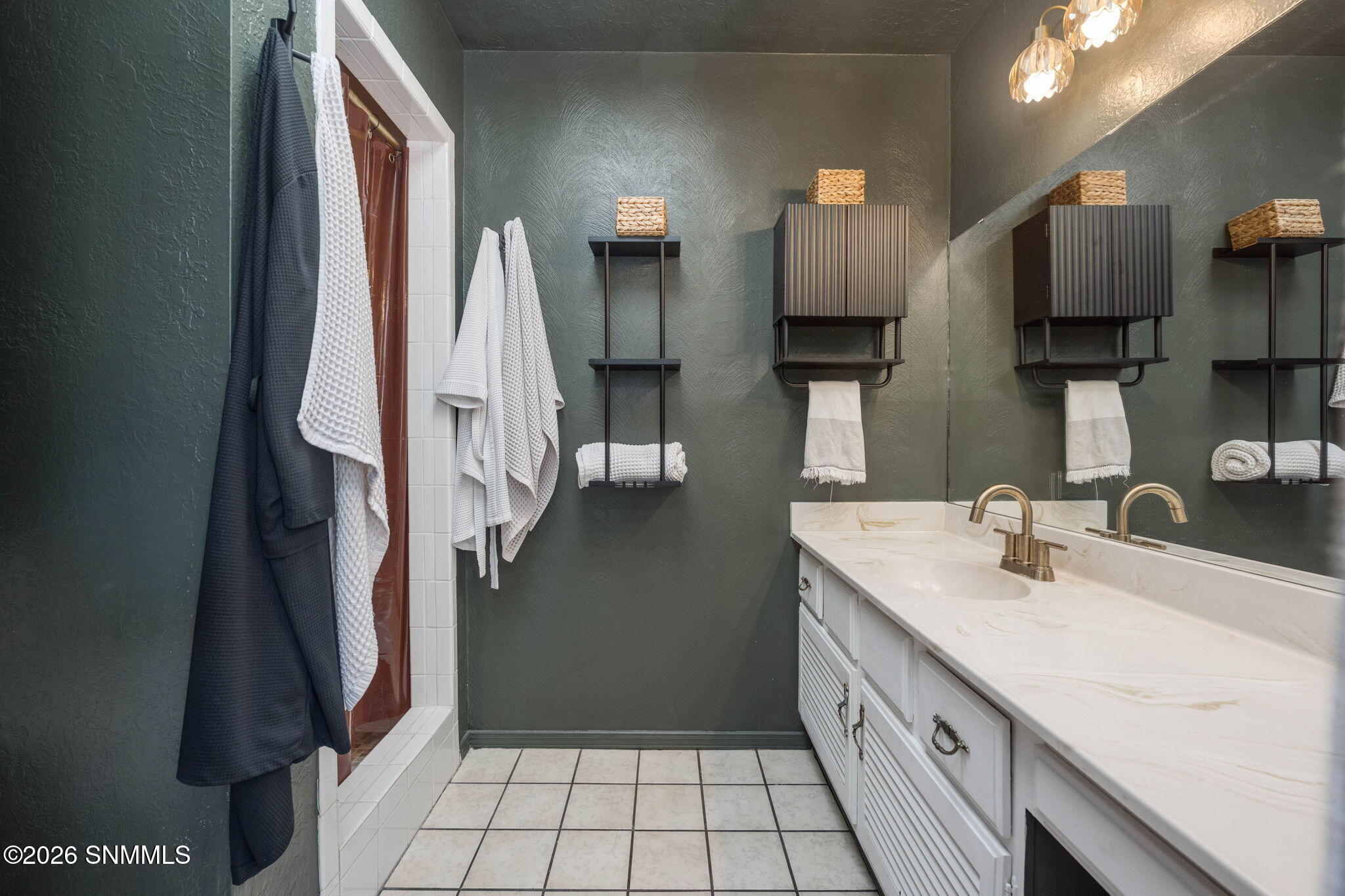 25-web-or-mls-Snappin Homes (ExecutiveHi