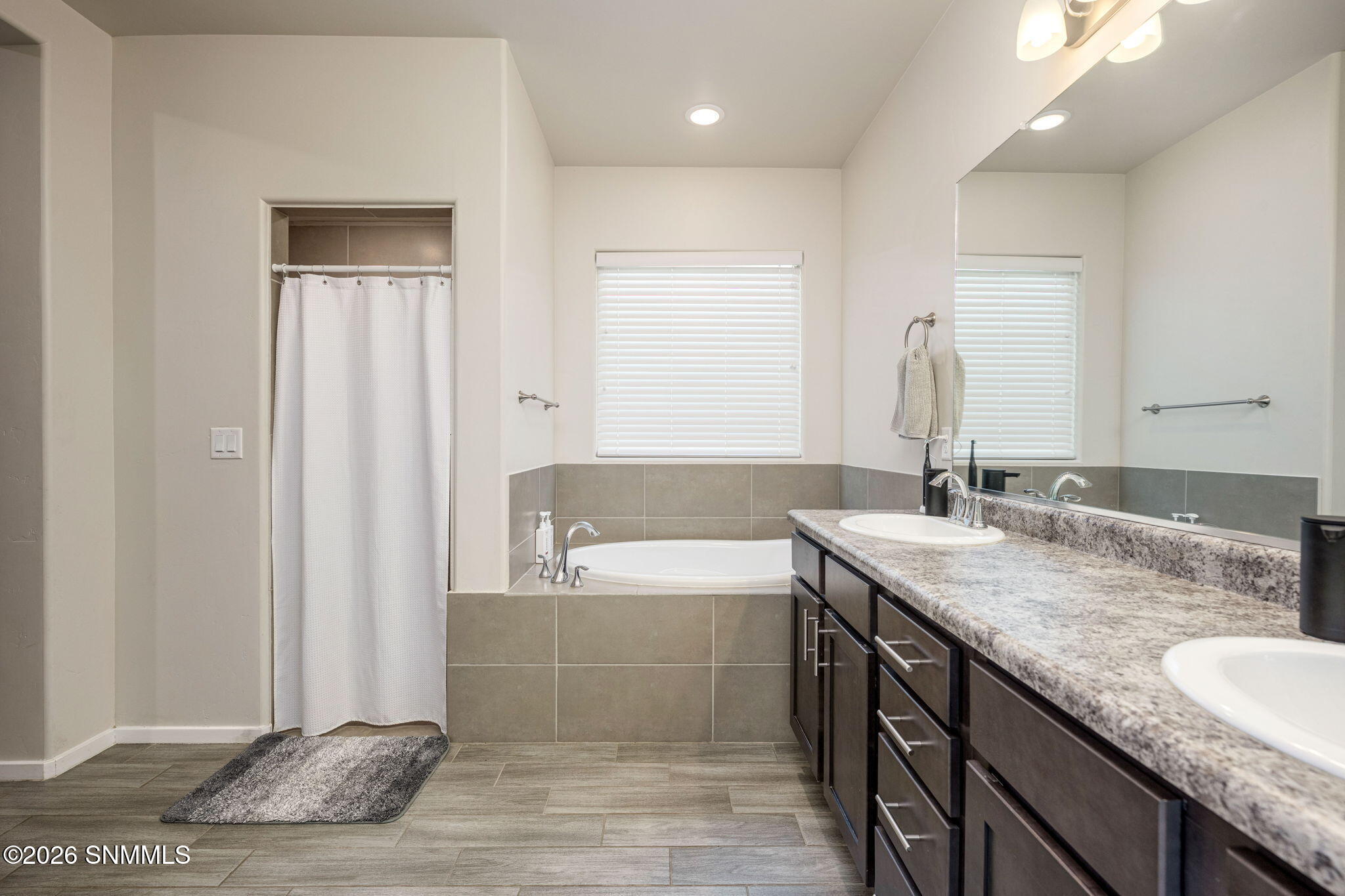 18-web-or-mls-Snappin Homes (Toluca4656)