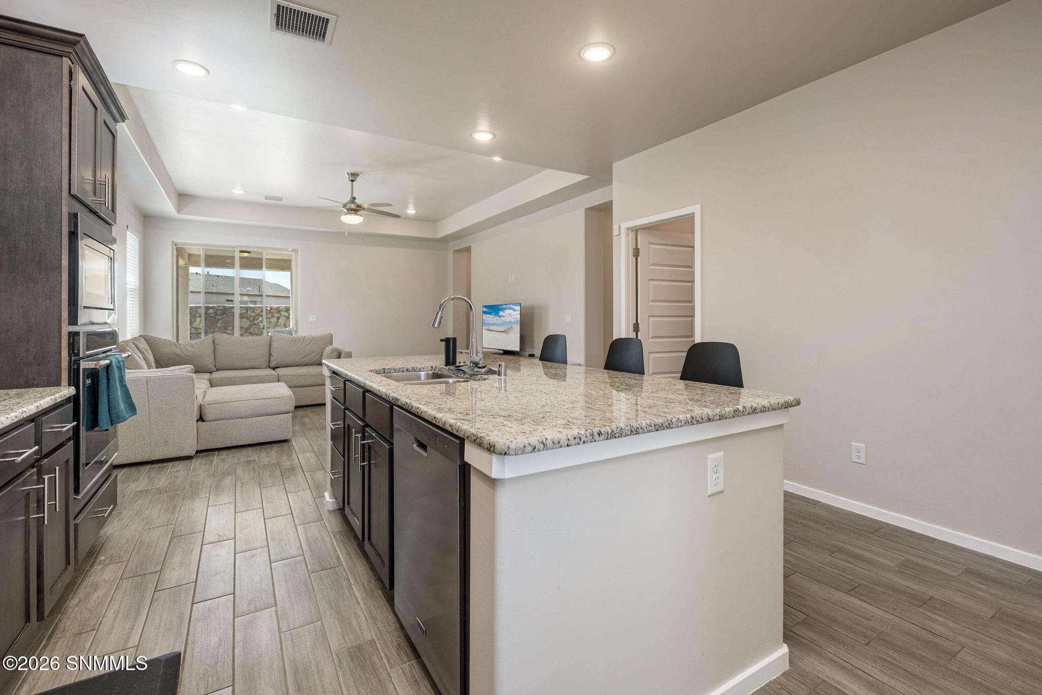 10-web-or-mls-Snappin Homes (Toluca4656)