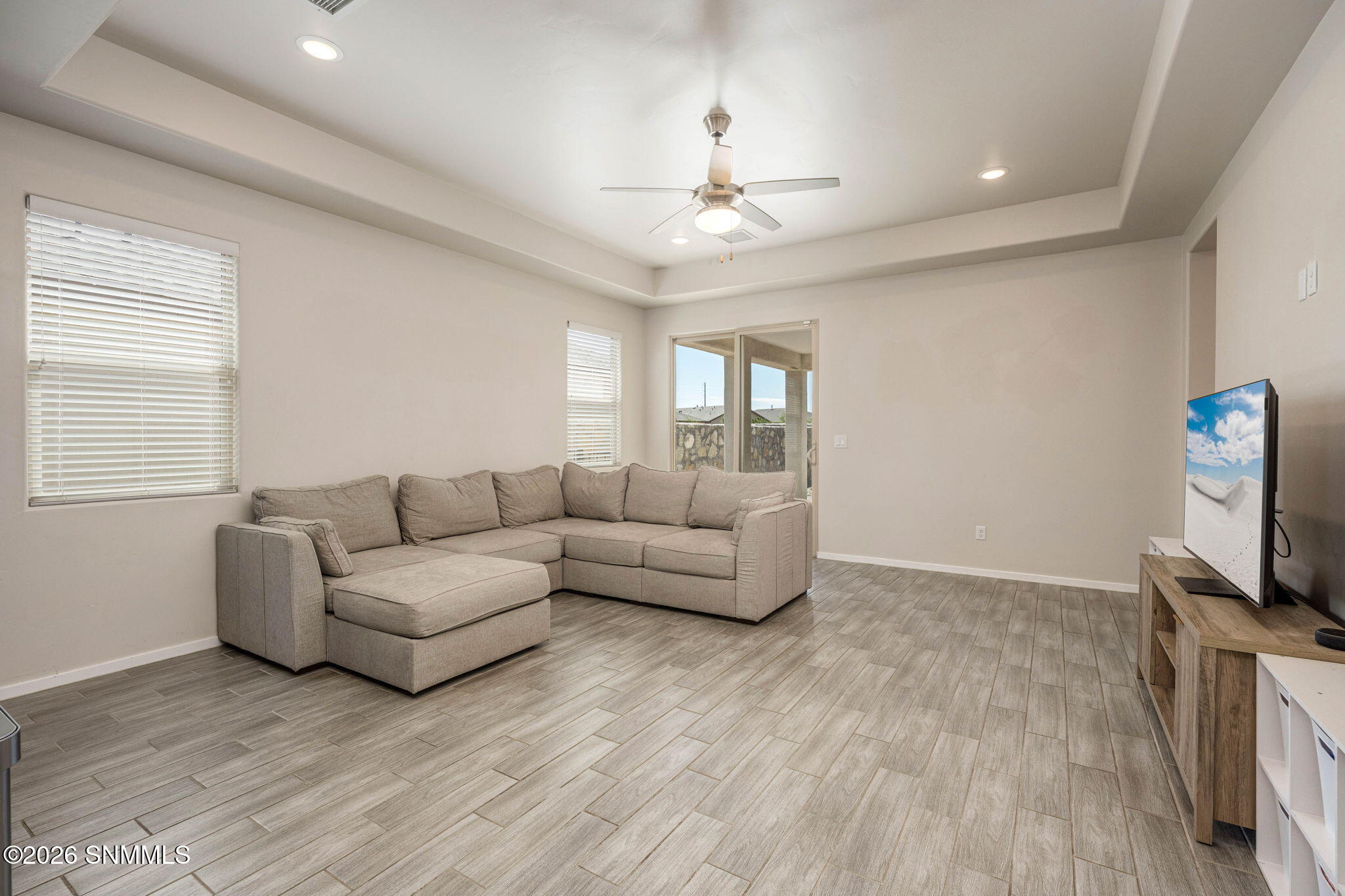 11-web-or-mls-Snappin Homes (Toluca4656)