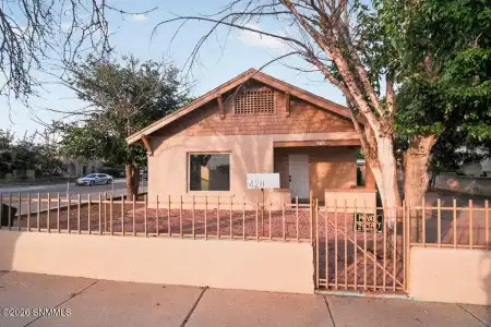 420 Melendres Street, Las Cruces, New Mexico 88005, 3 Bedrooms Bedrooms, ,1.75 BathroomsBathrooms,Residential,For Sale,Melendres,2602591