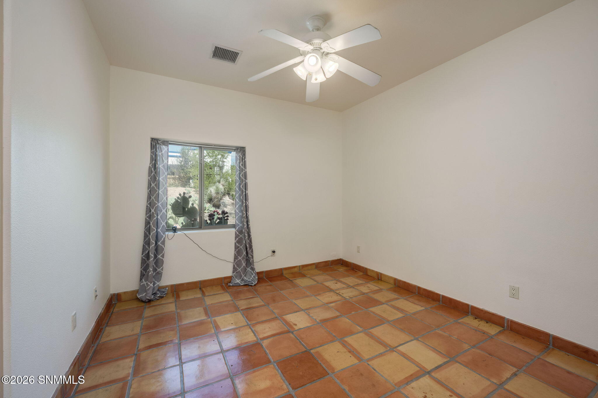 35-web-or-mls-Snappin Homes (Chiricahua5