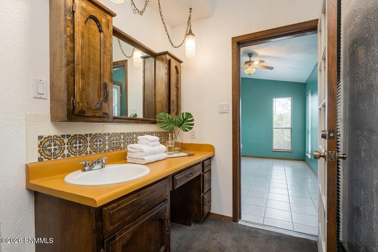 primary bath sink staged