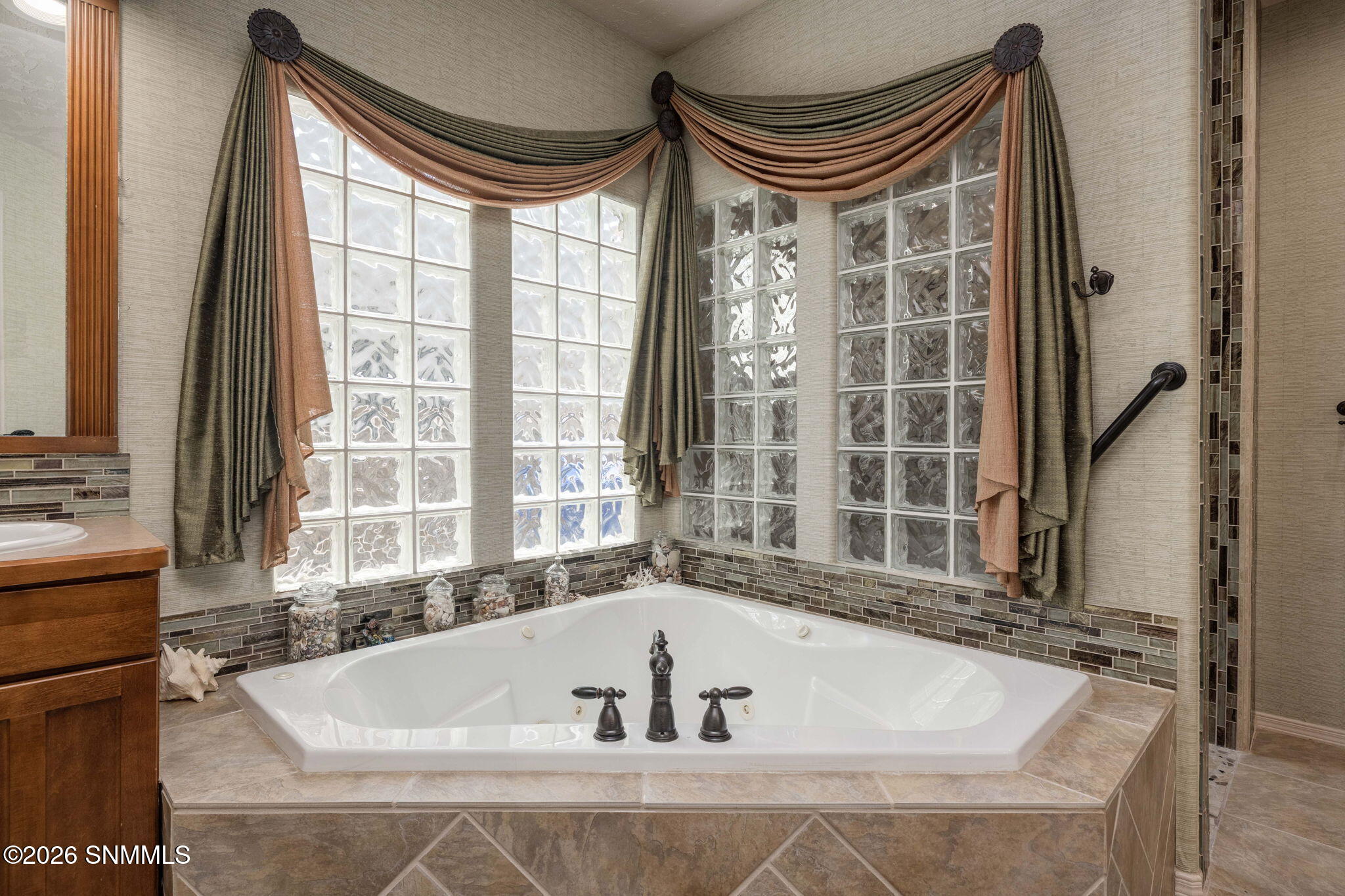 27-web-or-mls-Snappin Homes (Boulders172