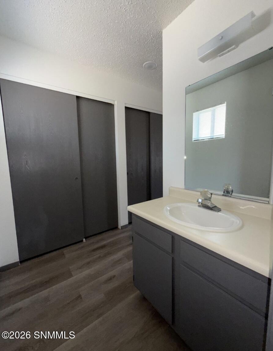 Bathroom sink/closegt