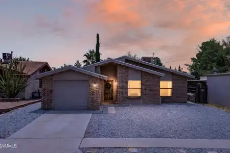 1802 Buchanan Avenue, Las Cruces, New Mexico 88001, 3 Bedrooms Bedrooms, ,1.75 BathroomsBathrooms,Residential,For Sale,Buchanan,2602645